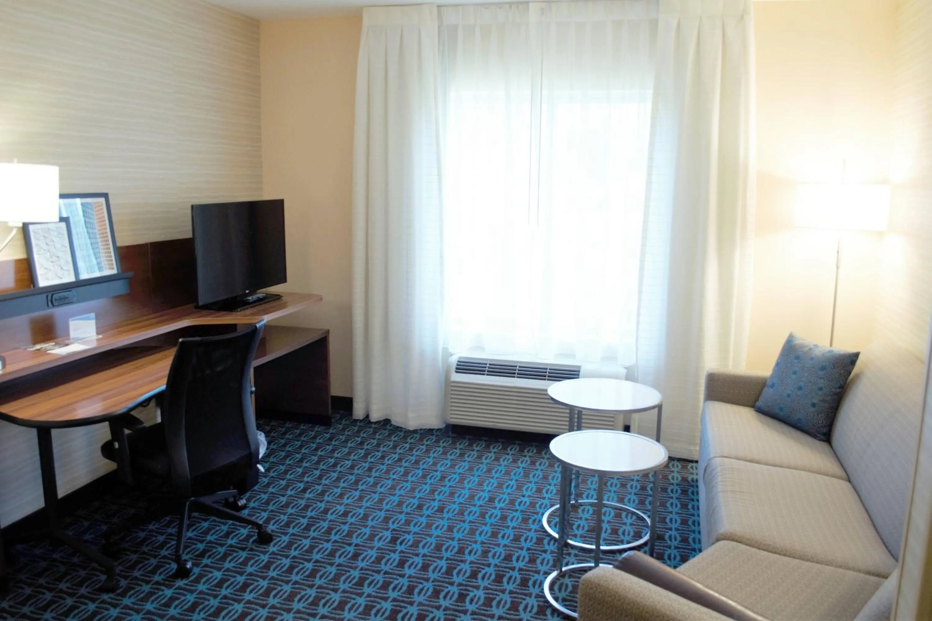Living room in Fairfield Inn & Suites by Marriott Stroudsburg Bartonsville/Poconos