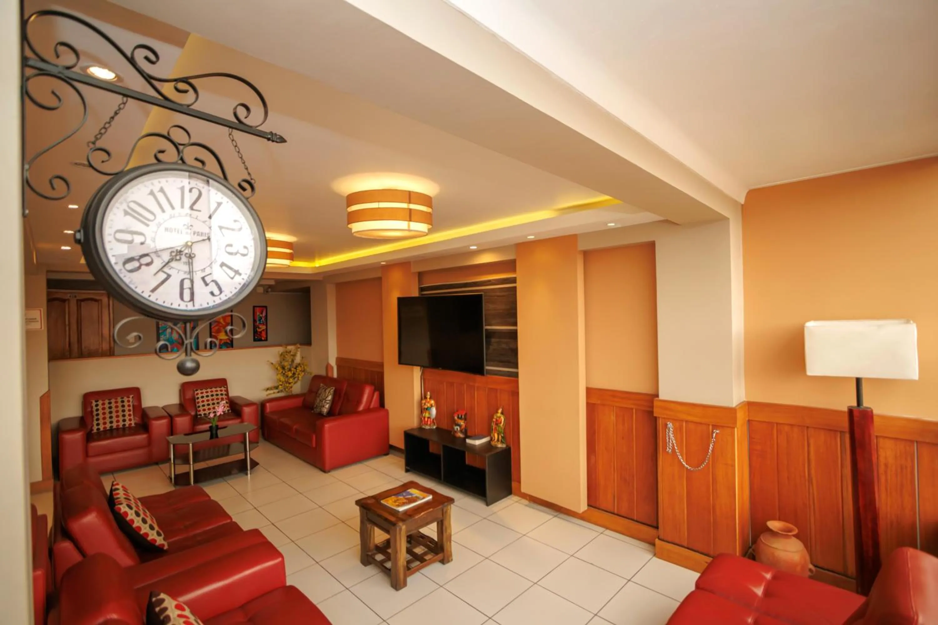 Communal lounge/ TV room in Principe III