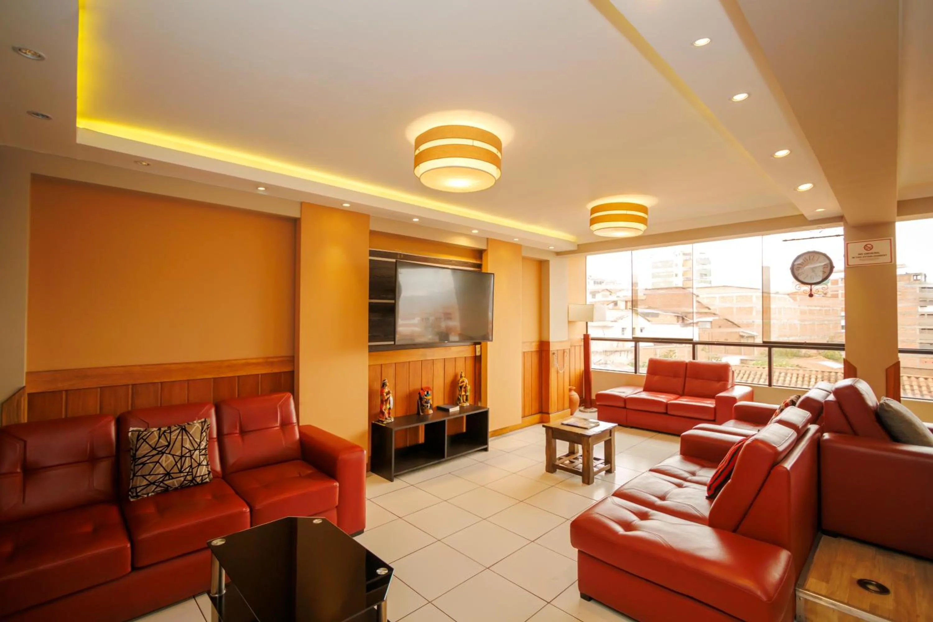 Communal lounge/ TV room in Principe III