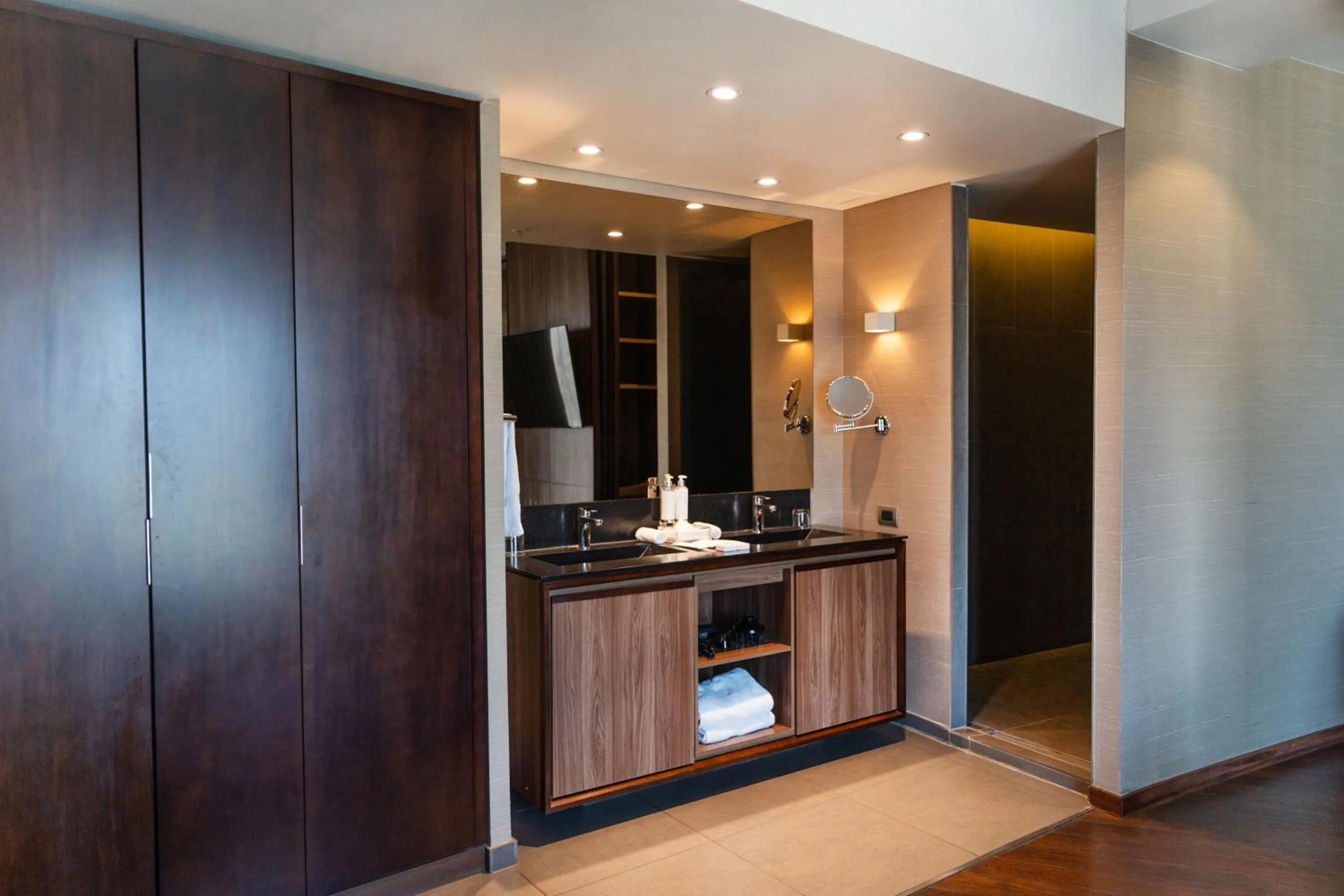 Bathroom in DoubleTree by Hilton Santiago Kennedy, Chile