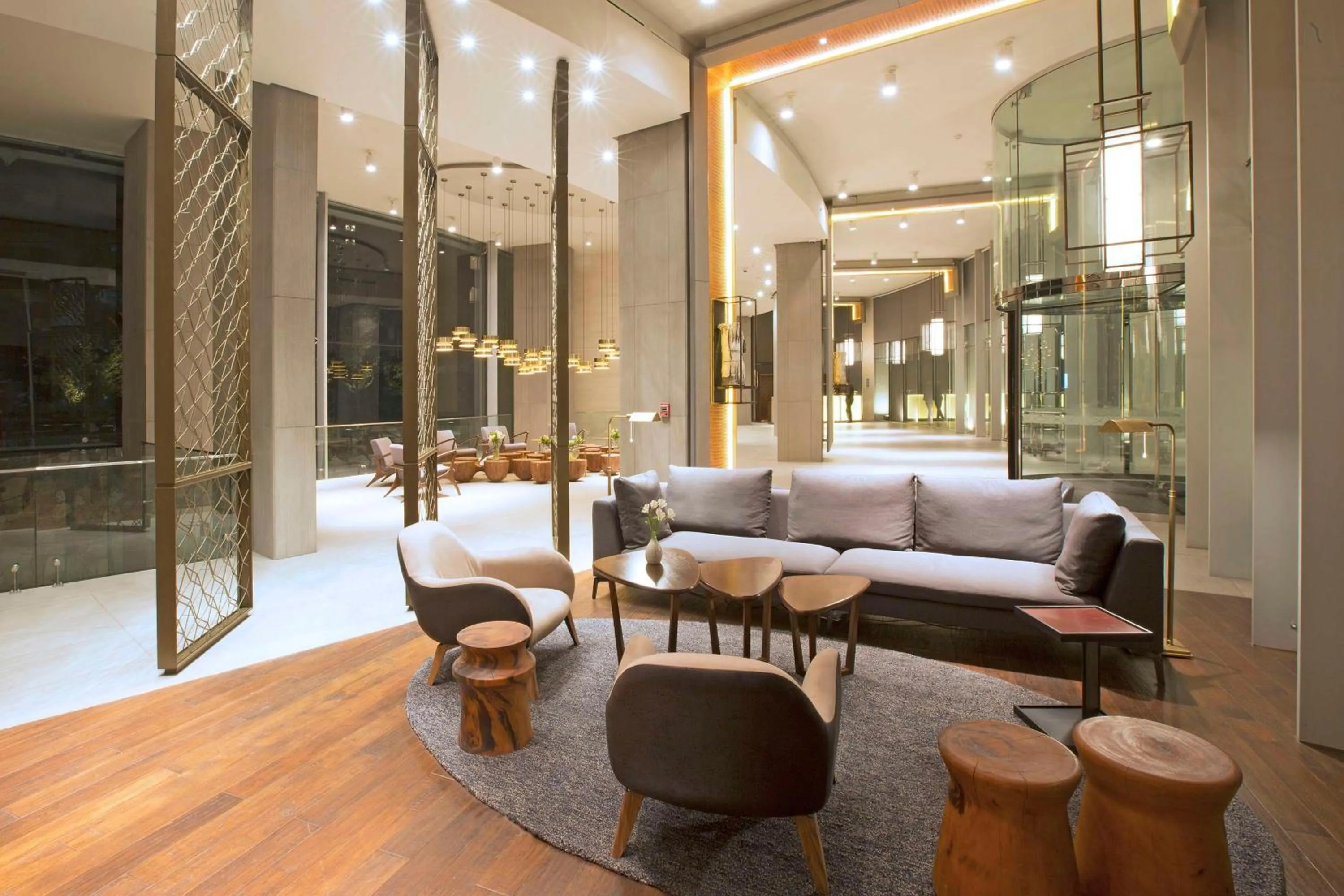 Lobby or reception in DoubleTree by Hilton Santiago Kennedy, Chile