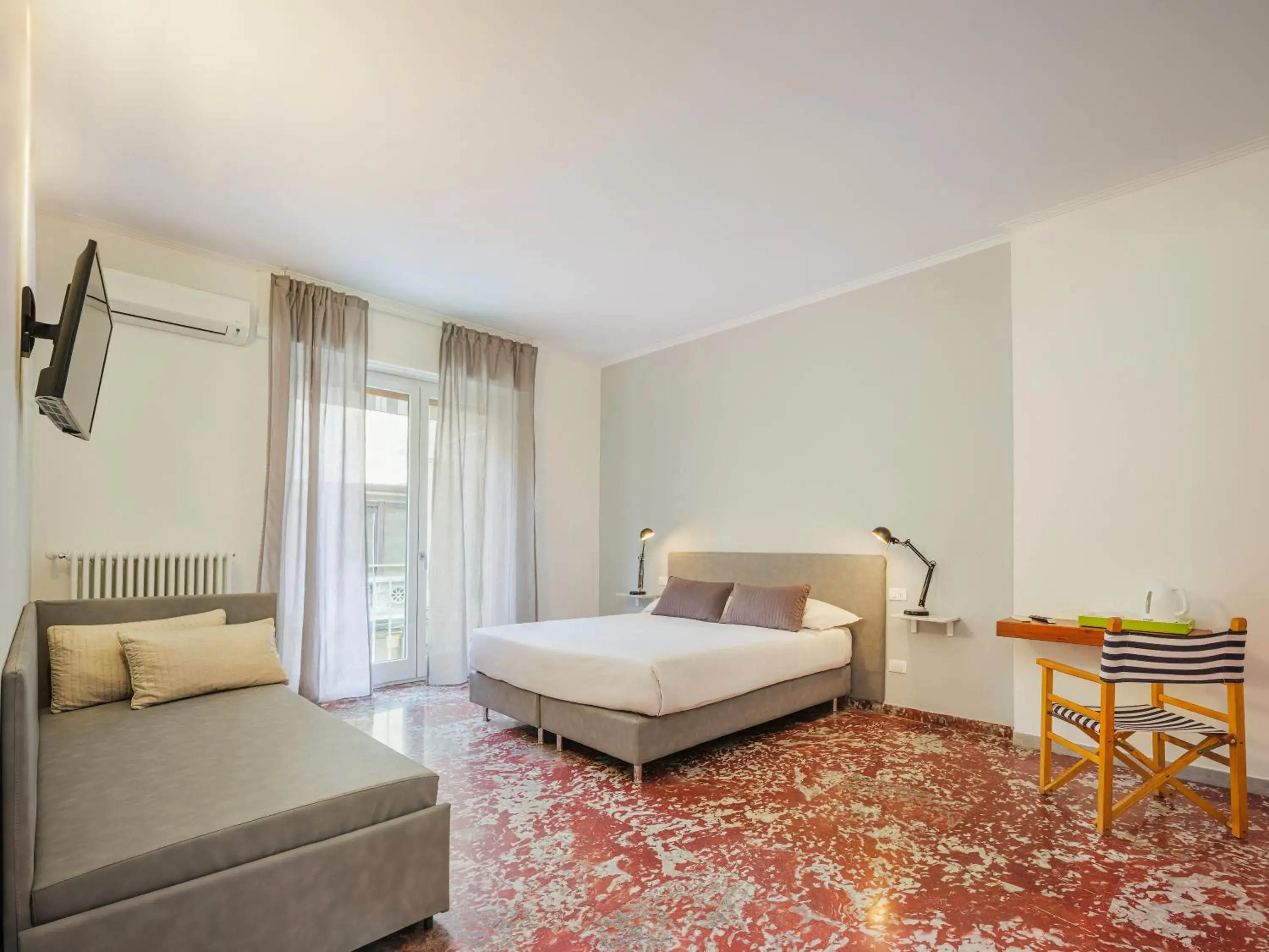 Triple Room in La Casa delle Acciughe Guest House Triple Room in La Casa delle Acciughe Guest House