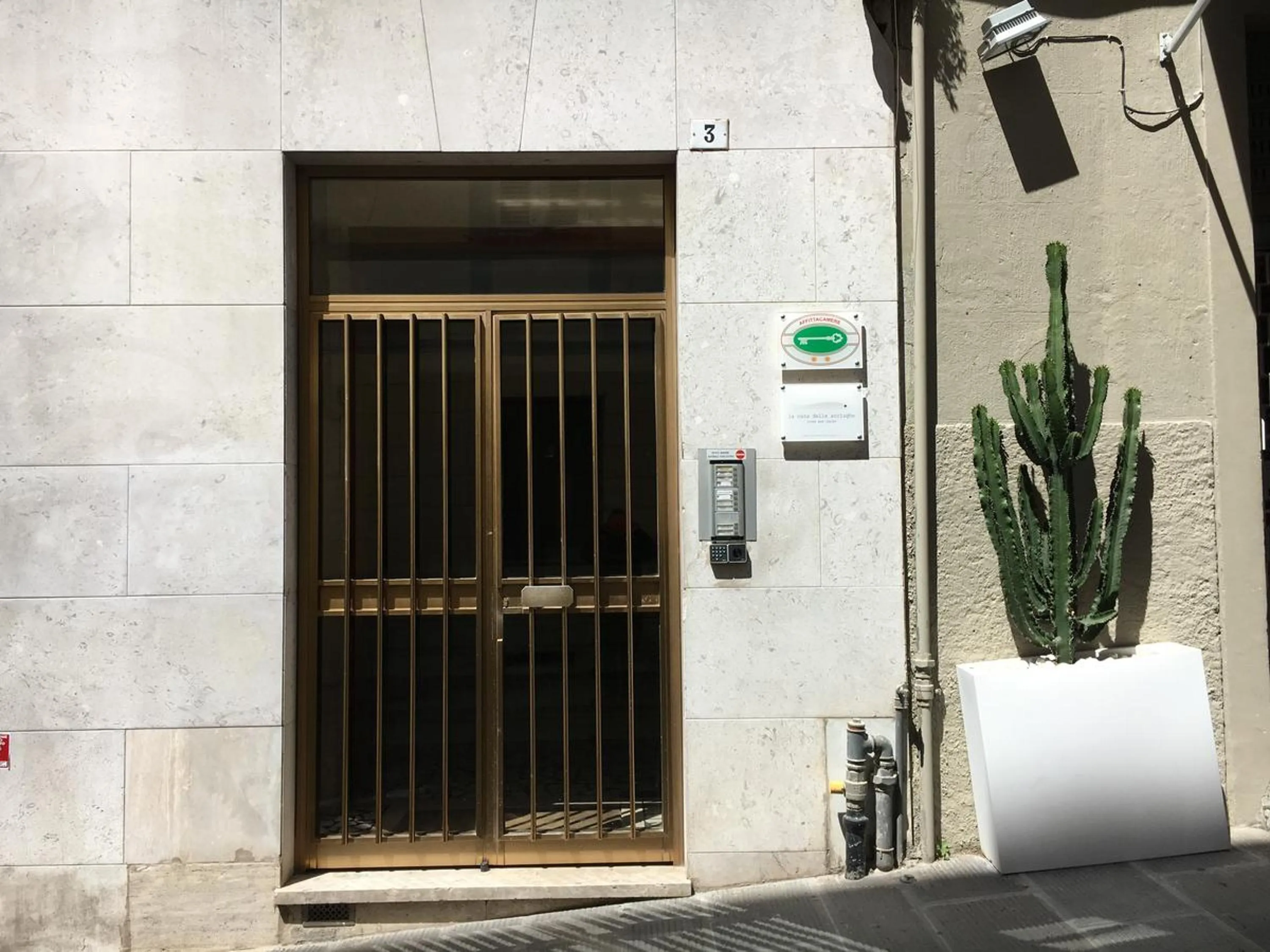 Facade/entrance in La Casa delle Acciughe Guest House