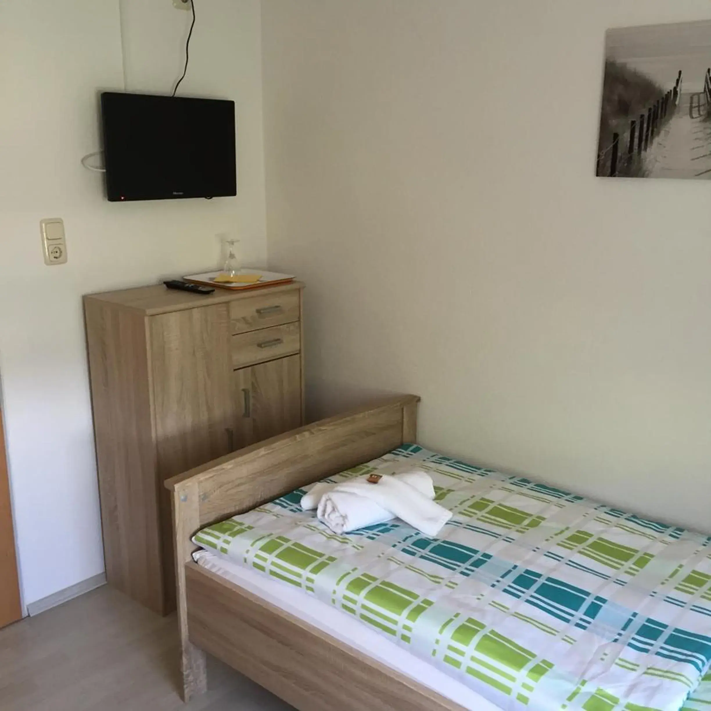 Single Room with Bathroom - single occupancy in Frankenstube Single Room with Bathroom - single occupancy in Frankenstube