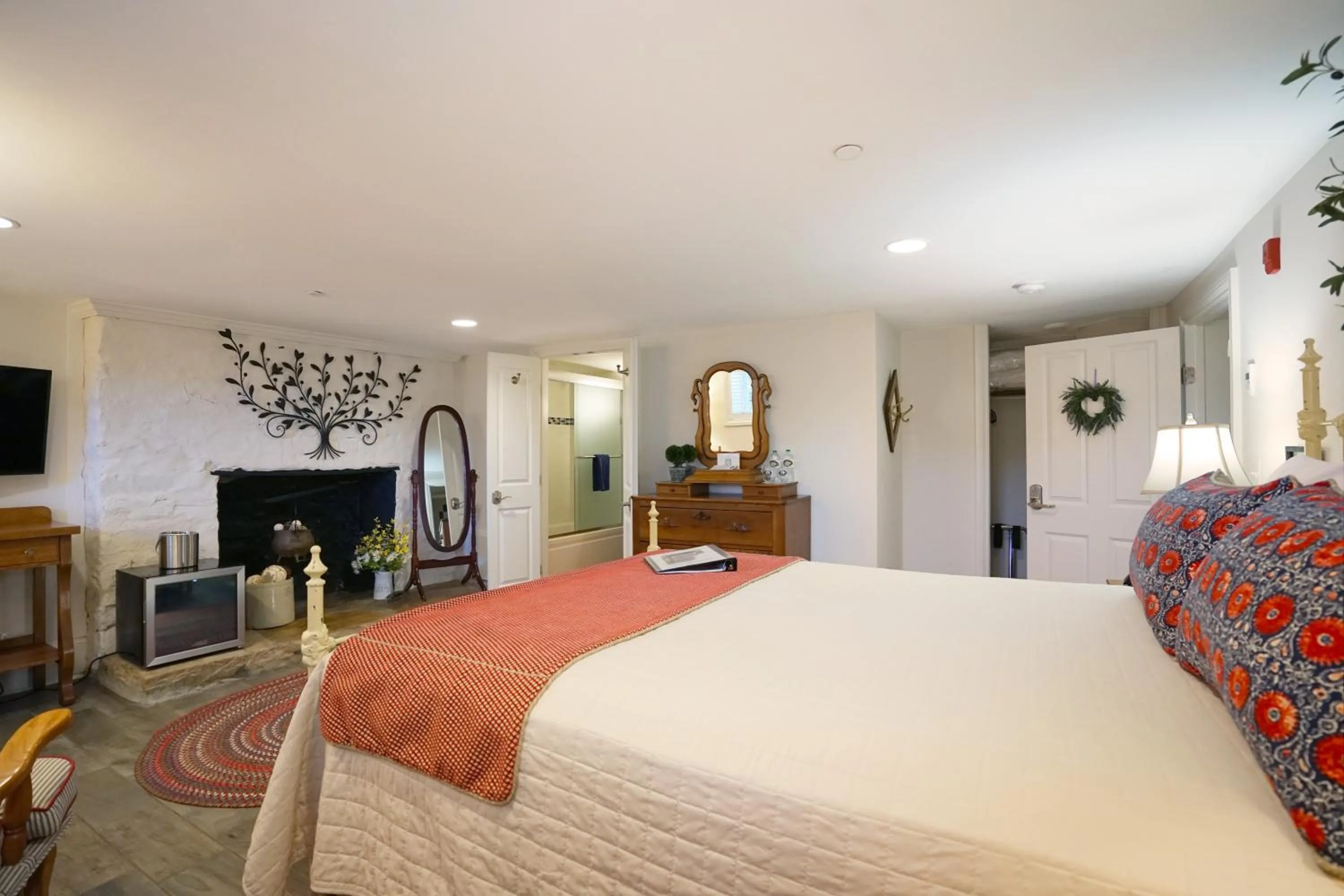 Bedroom, Bed in Inn at Evergreen