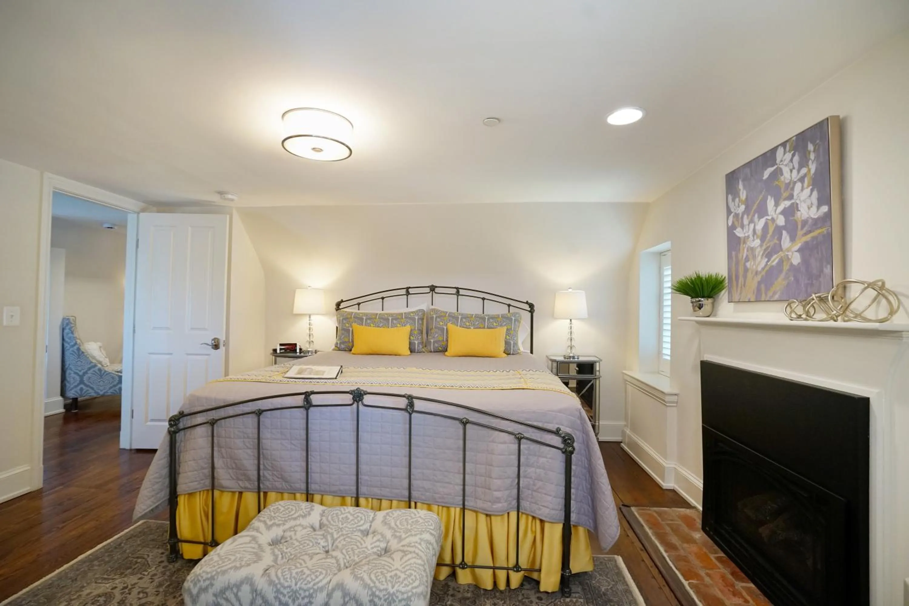 Bedroom, Bed in Inn at Evergreen