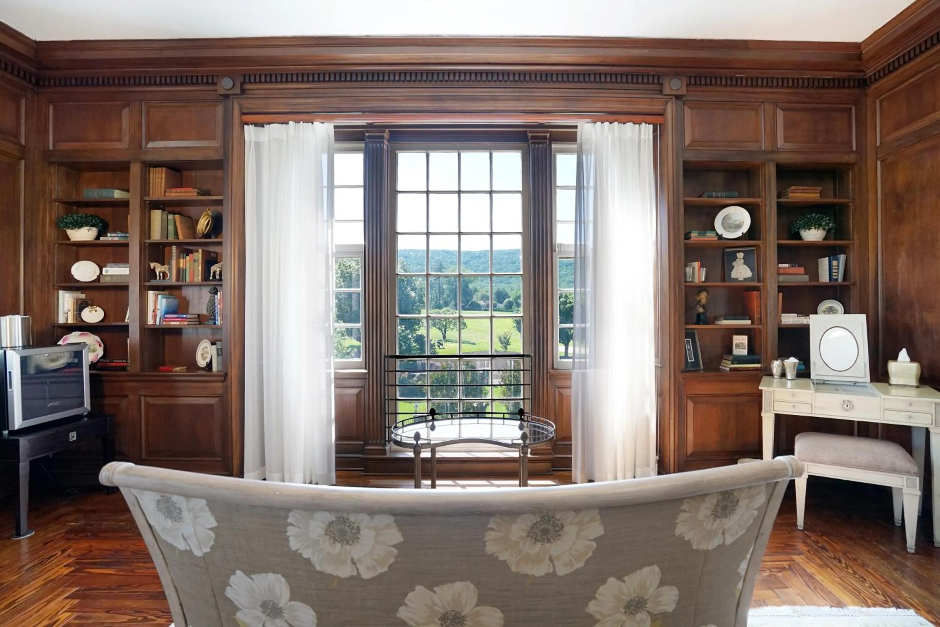 Seating area in Inn at Evergreen