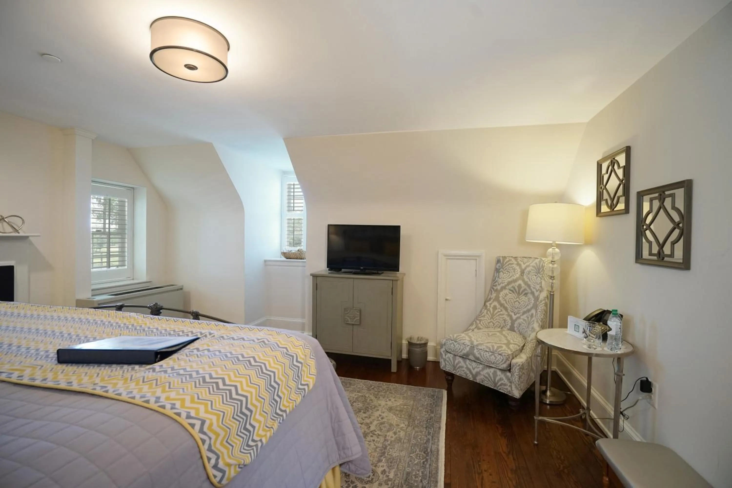 Bedroom, Bed in Inn at Evergreen