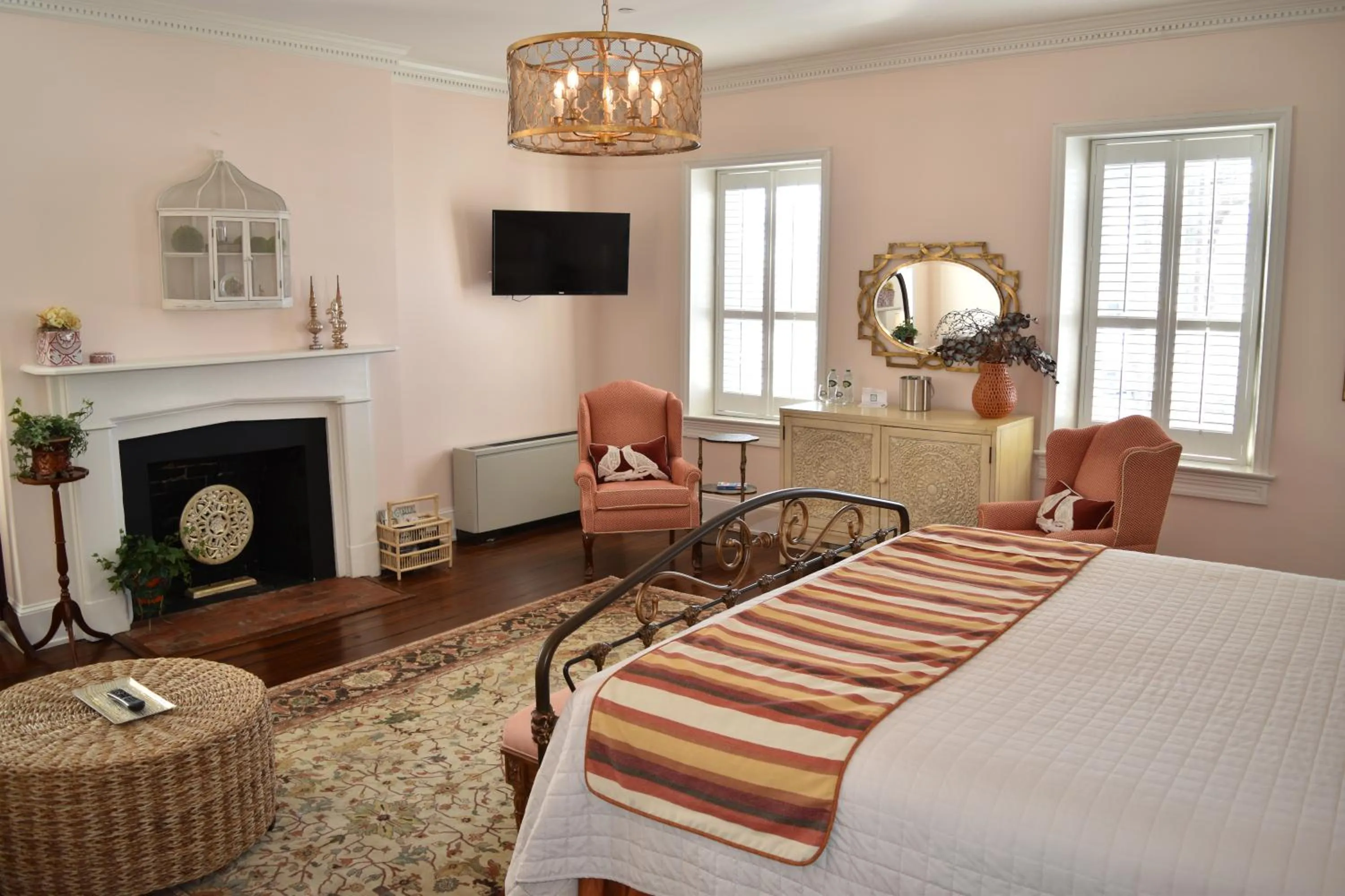 Bedroom, Bed in Inn at Evergreen