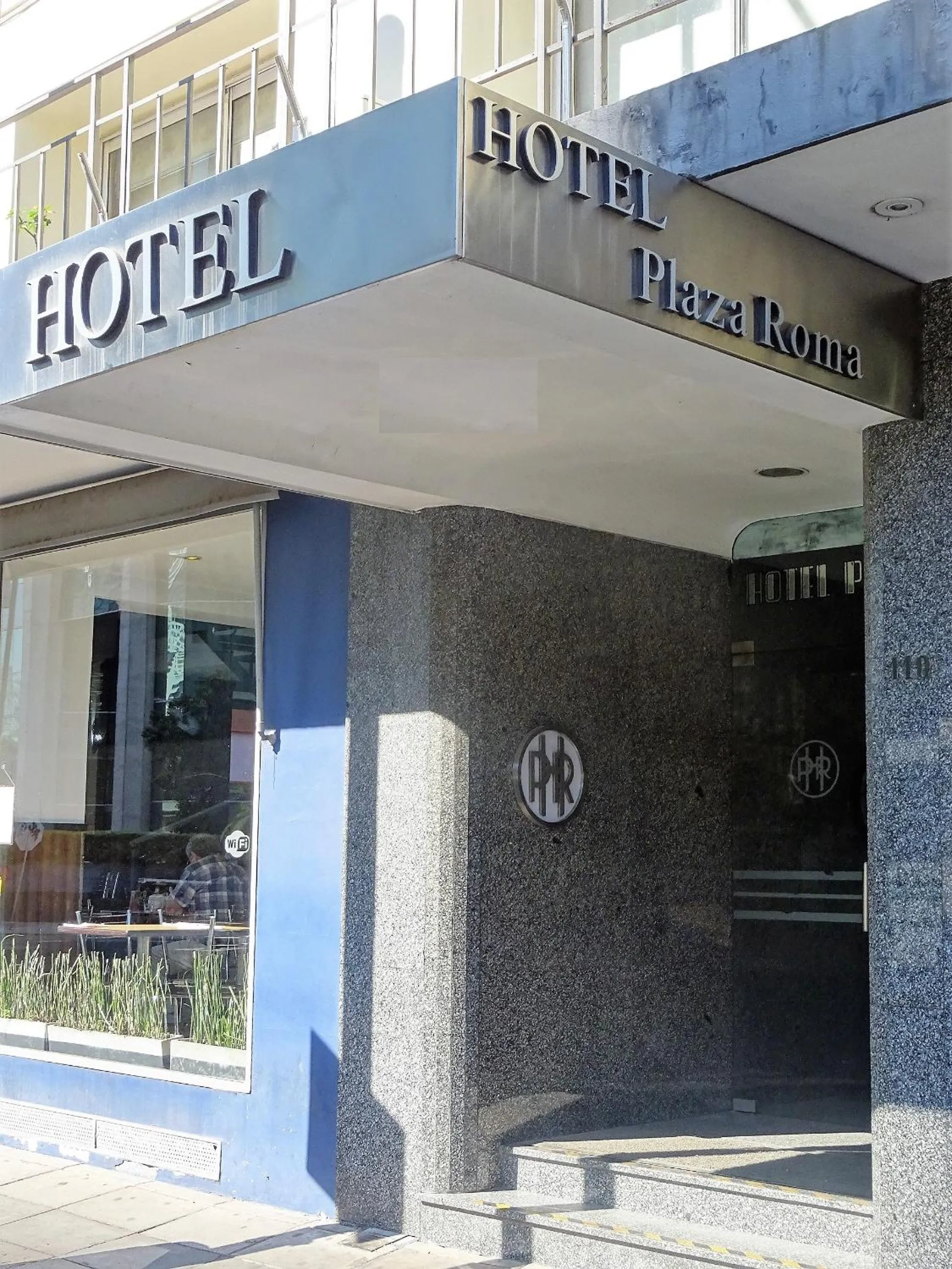 Facade/entrance in Hotel Plaza Roma