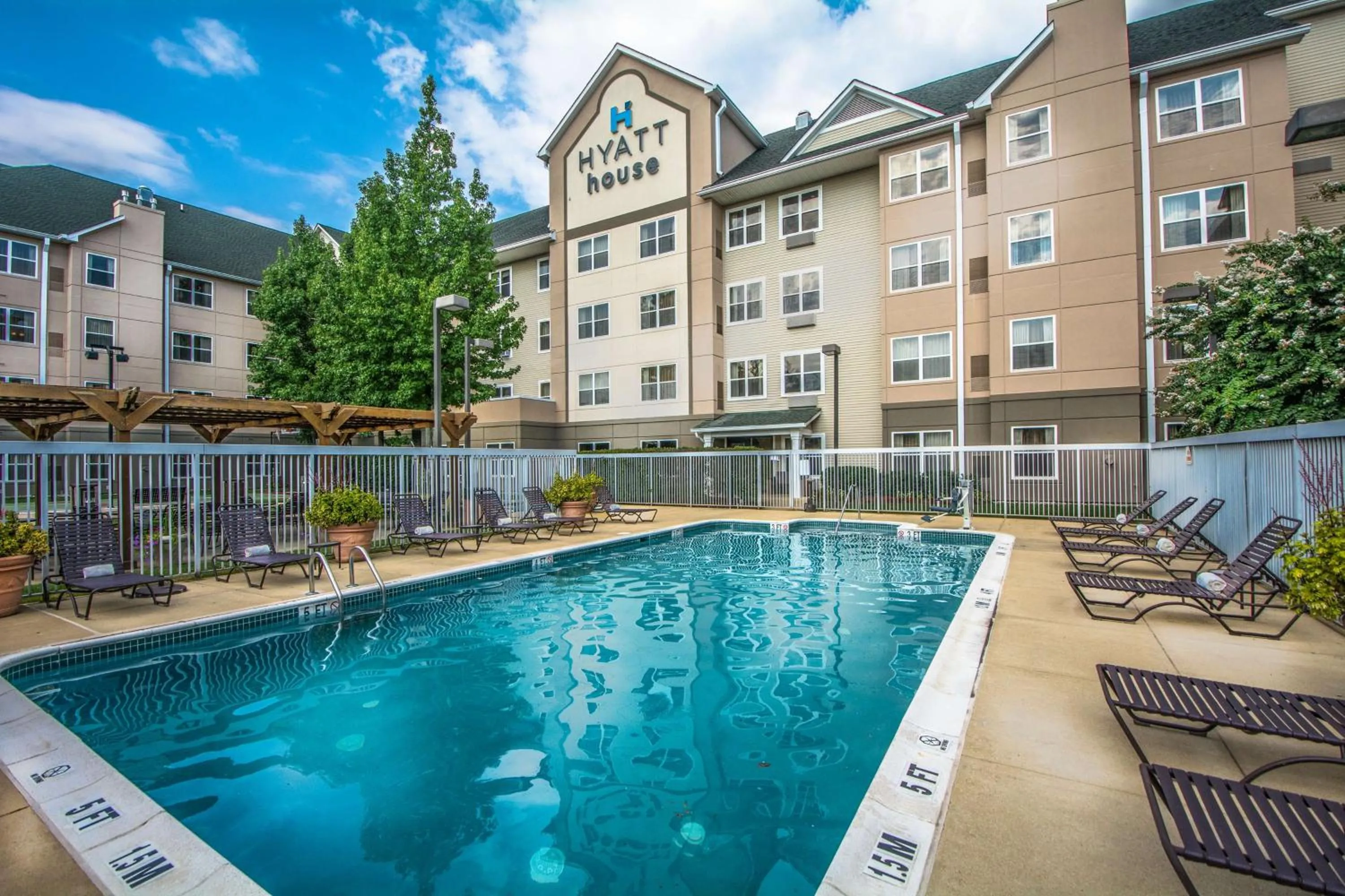 Swimming pool in Hyatt House Herndon/Reston