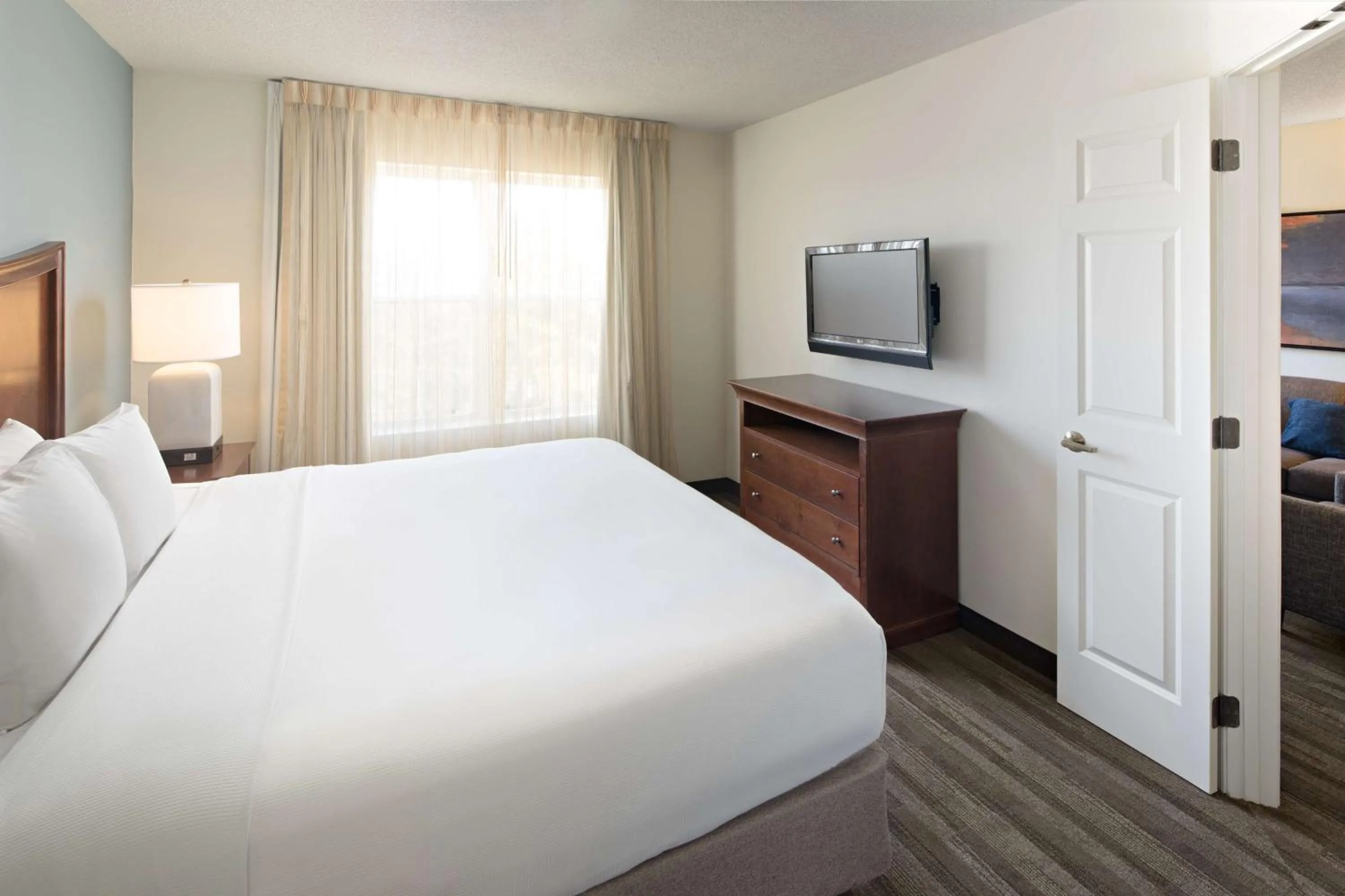 Photo of the whole room, Bed in Hyatt House Herndon/Reston