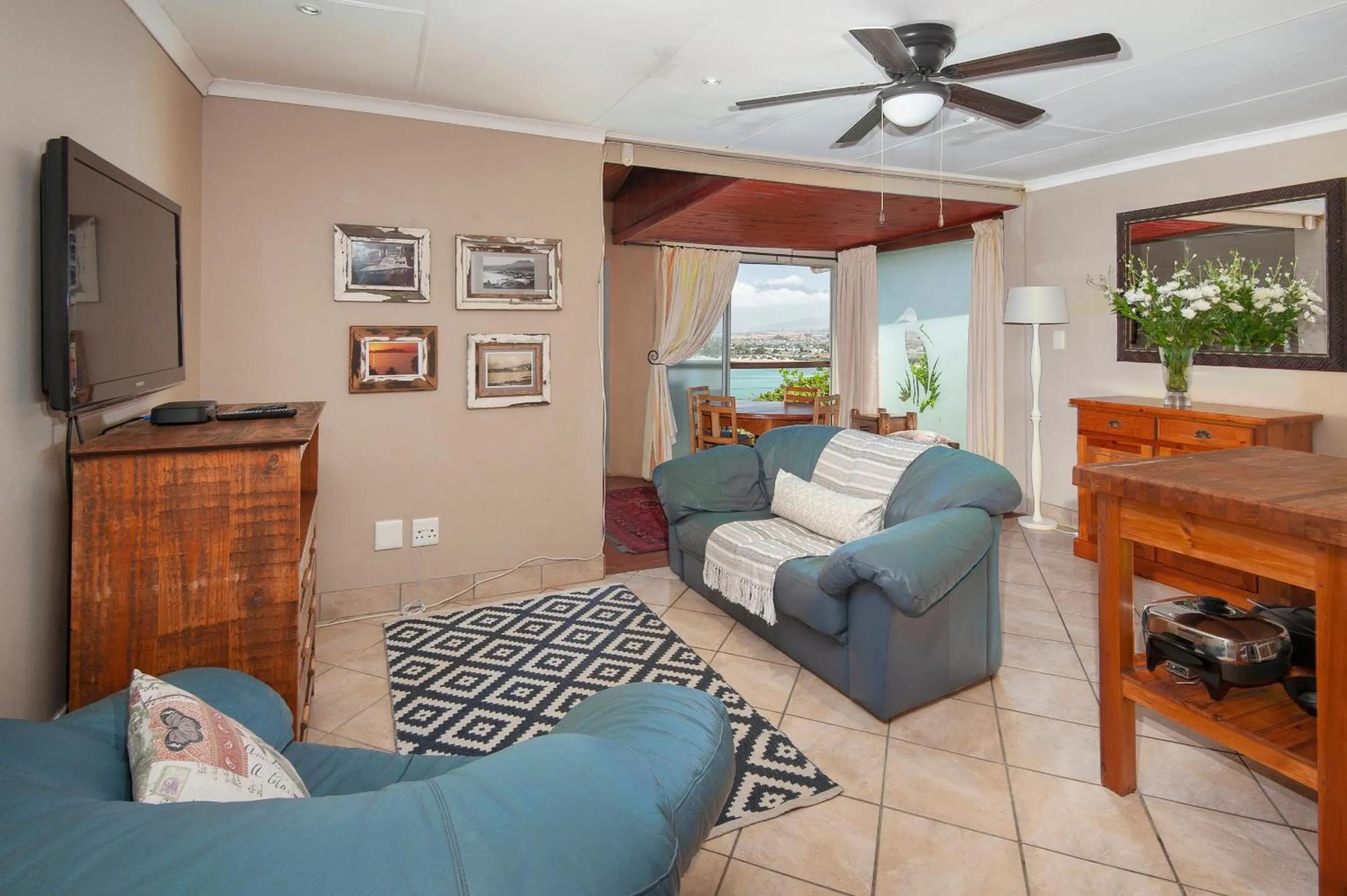 Living room in 18 On Kloof Guest House