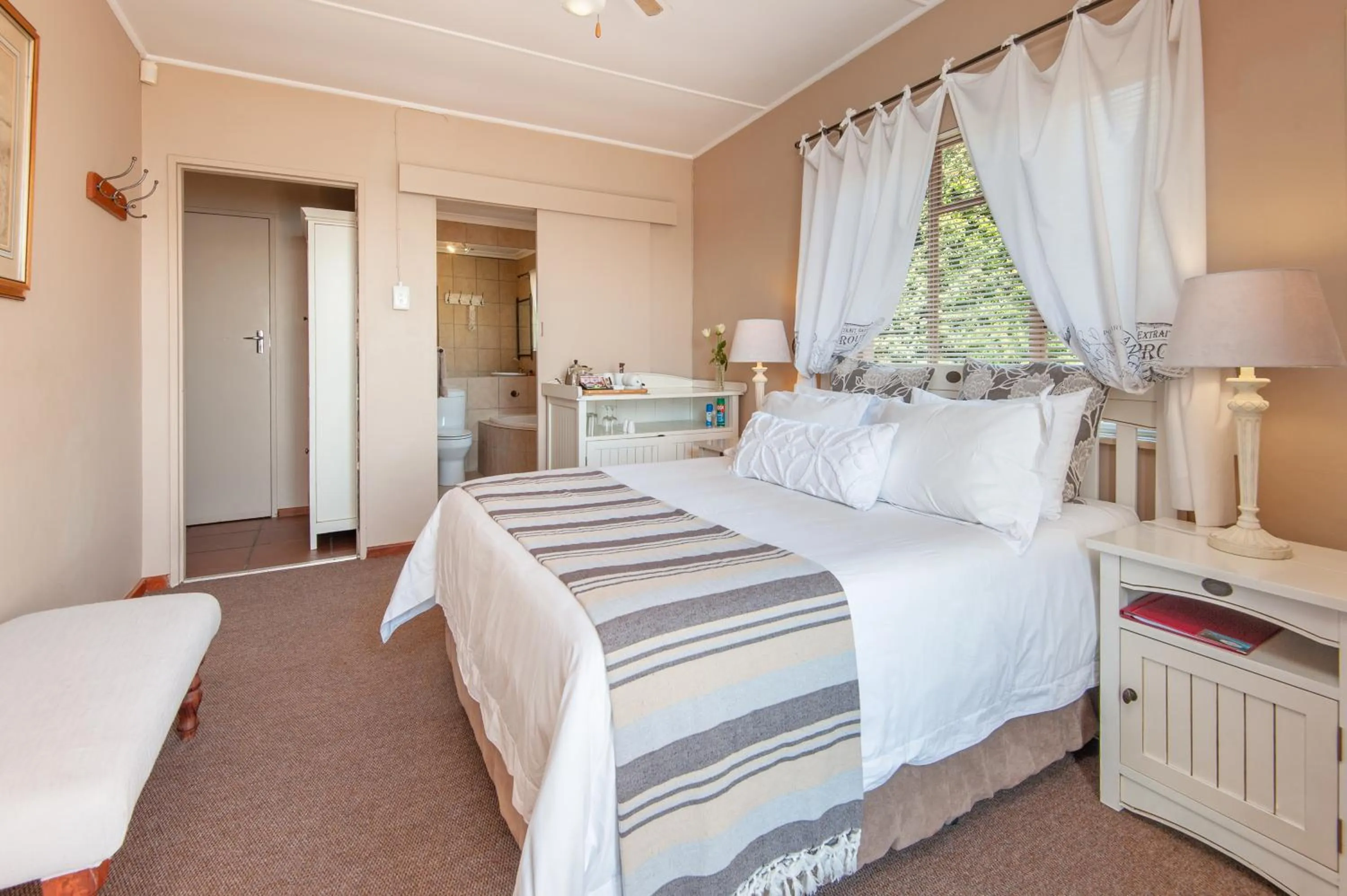 Area and facilities, Bed in 18 On Kloof Guest House