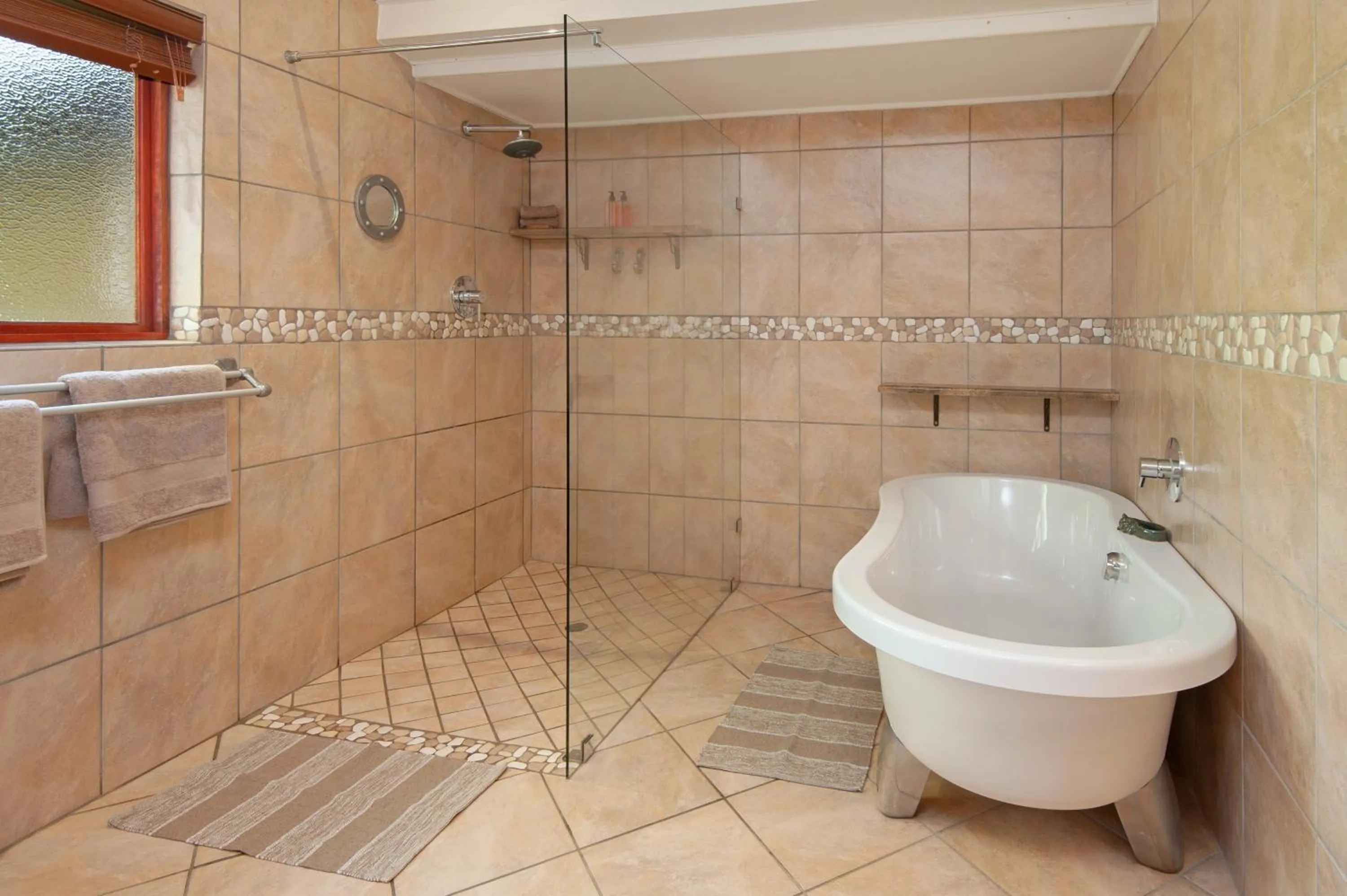 Bathroom in 18 On Kloof Guest House