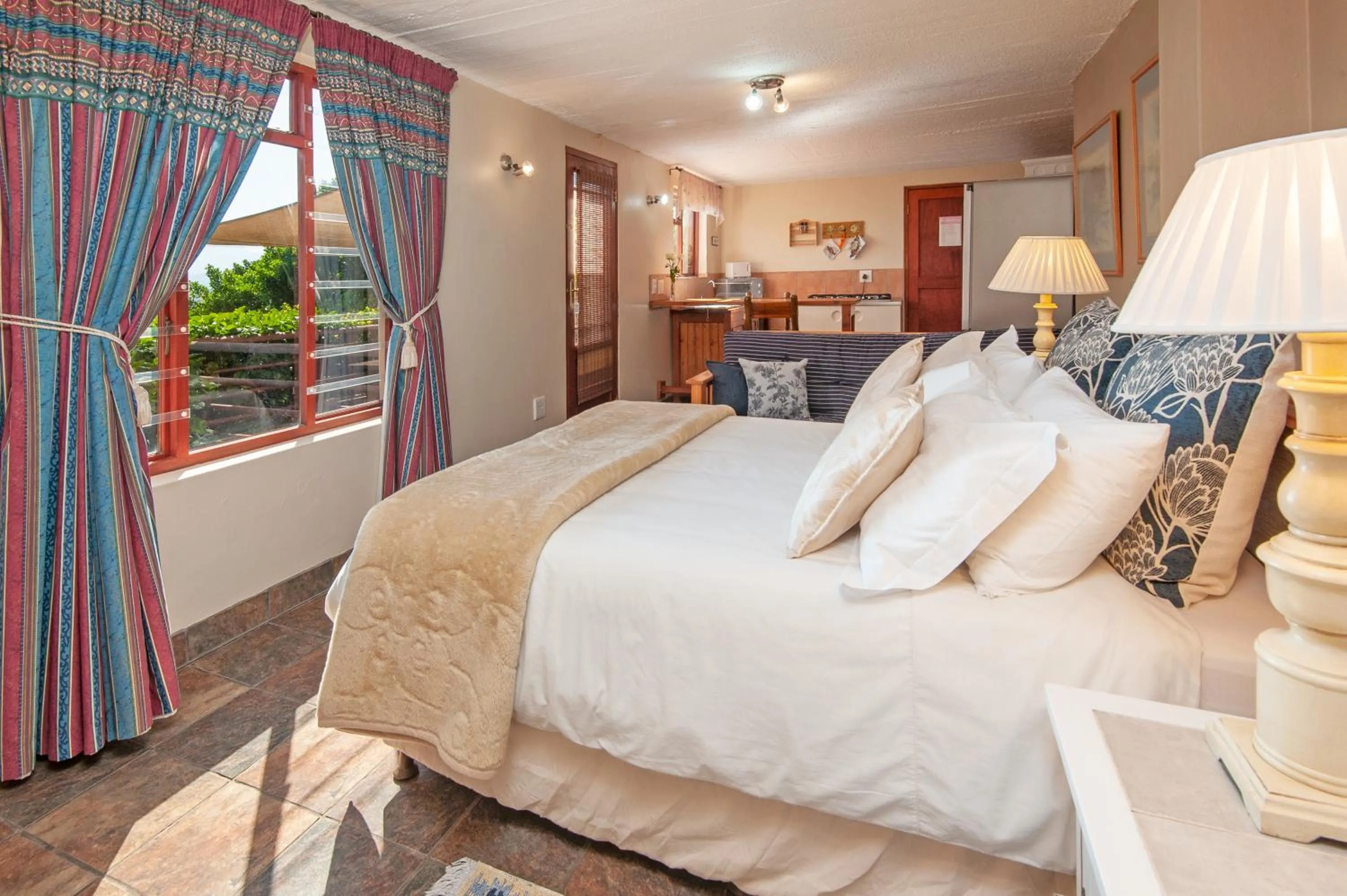 View (from property/room), Bed in 18 On Kloof Guest House