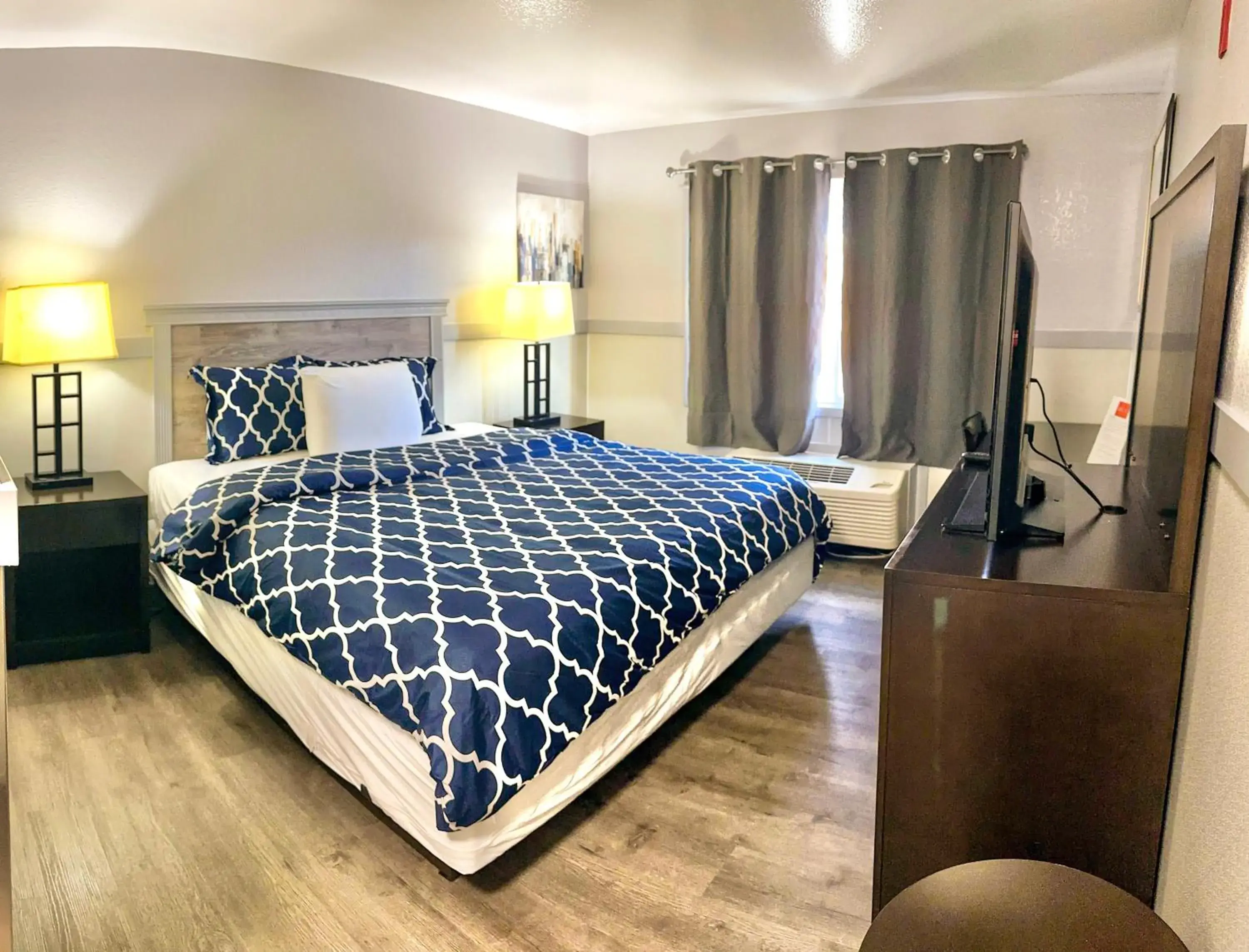 Budget Double Room in Best Motel Budget Double Room in Best Motel