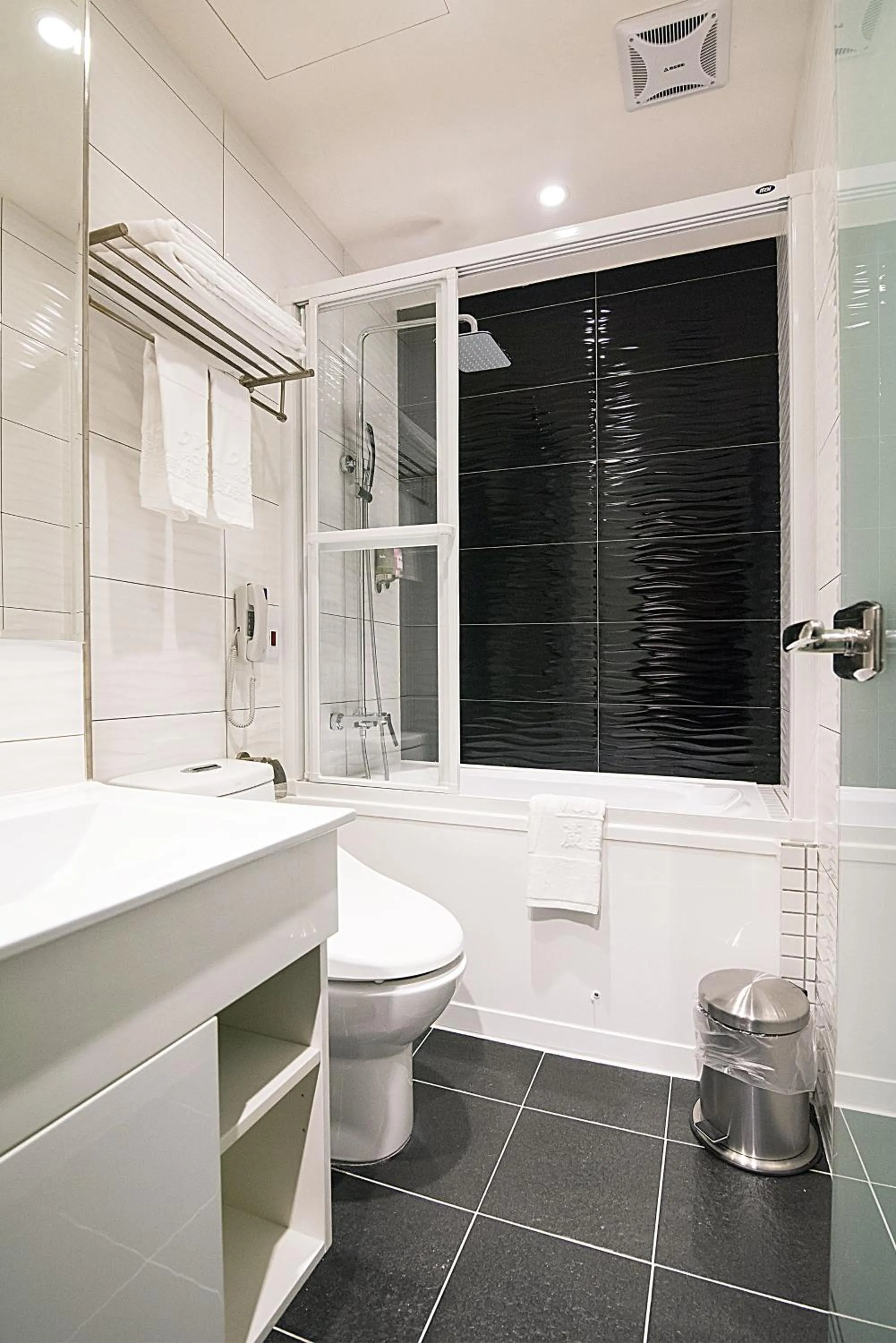Bathroom in V-one Hotel - Ningxia No. 2 Inn