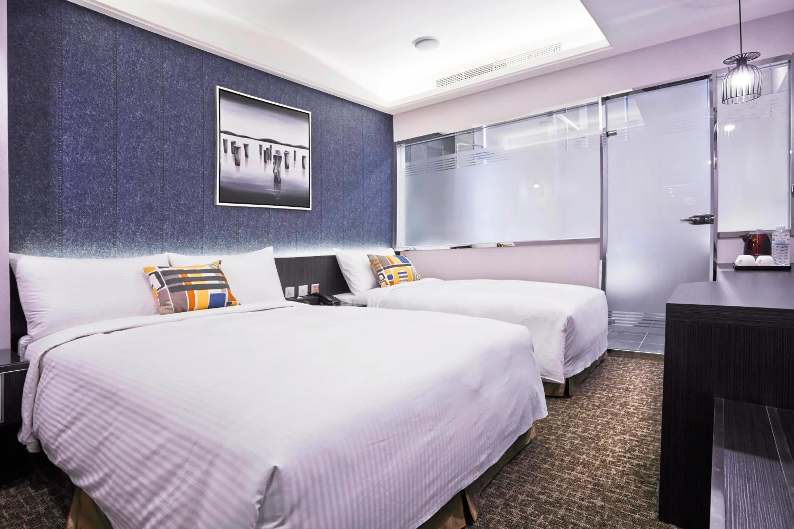 Photo of the whole room, Bed in V-one Hotel - Ningxia No. 2 Inn