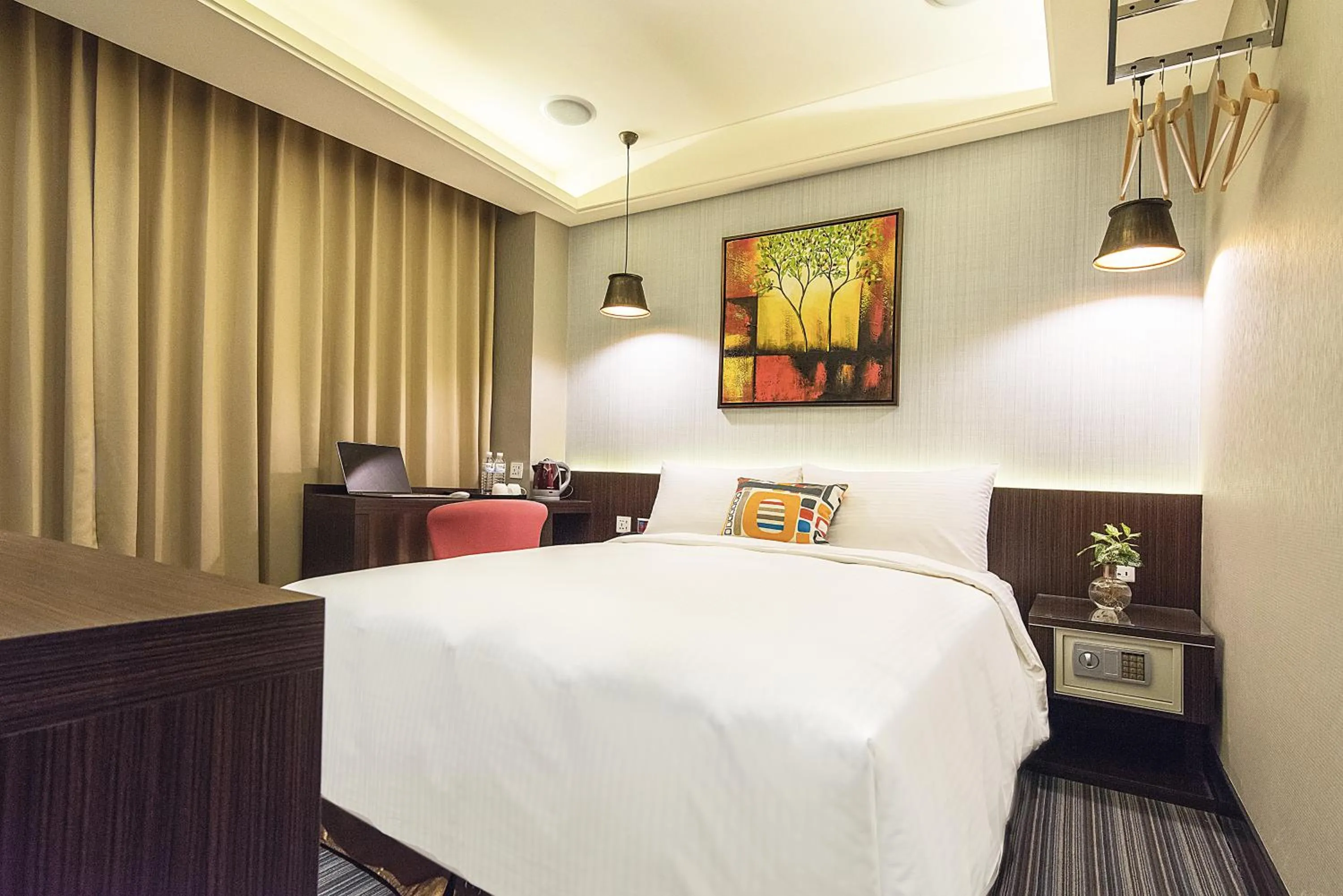 Photo of the whole room, Bed in V-one Hotel - Ningxia No. 2 Inn