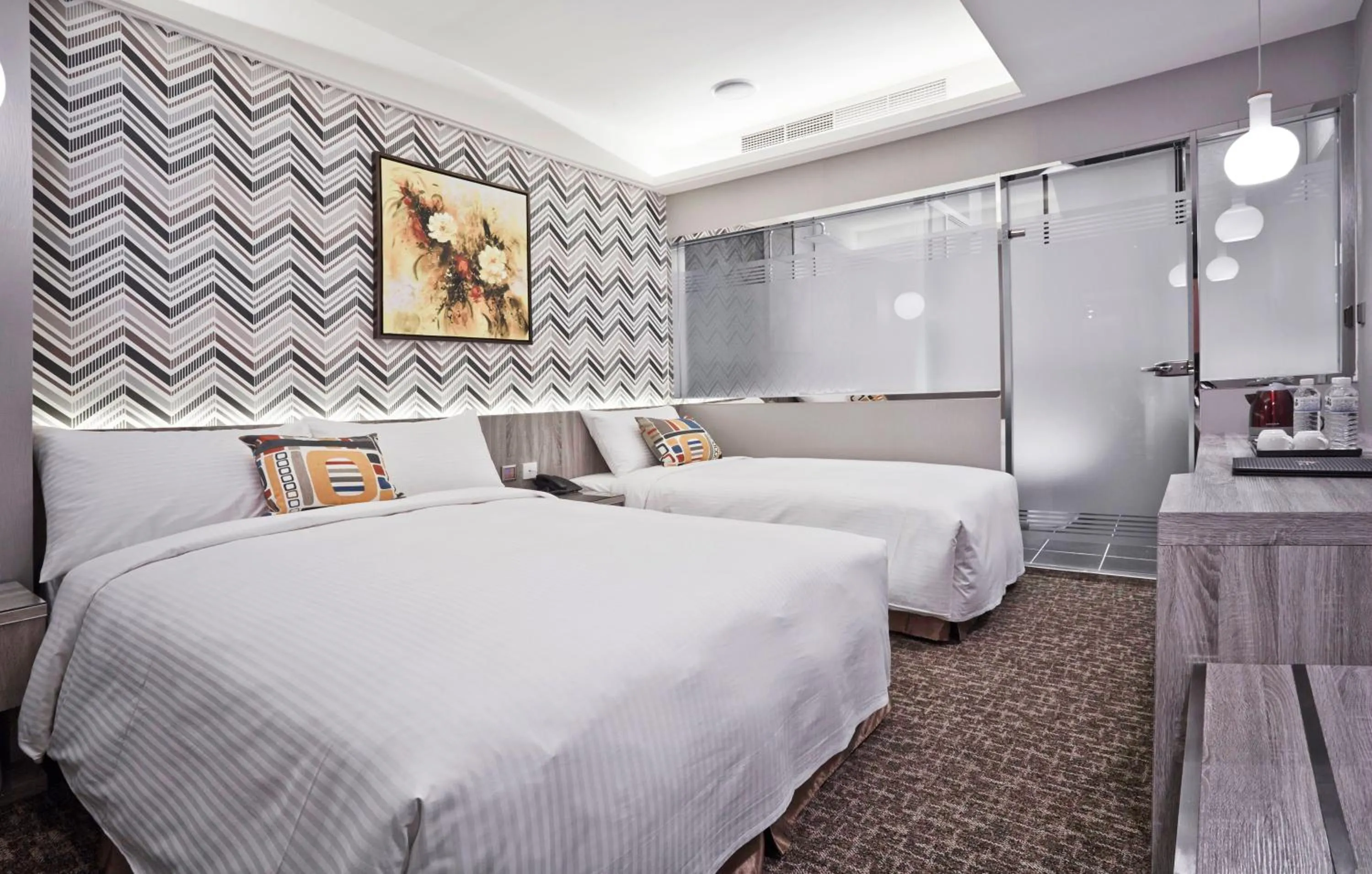 Photo of the whole room, Bed in V-one Hotel - Ningxia No. 2 Inn