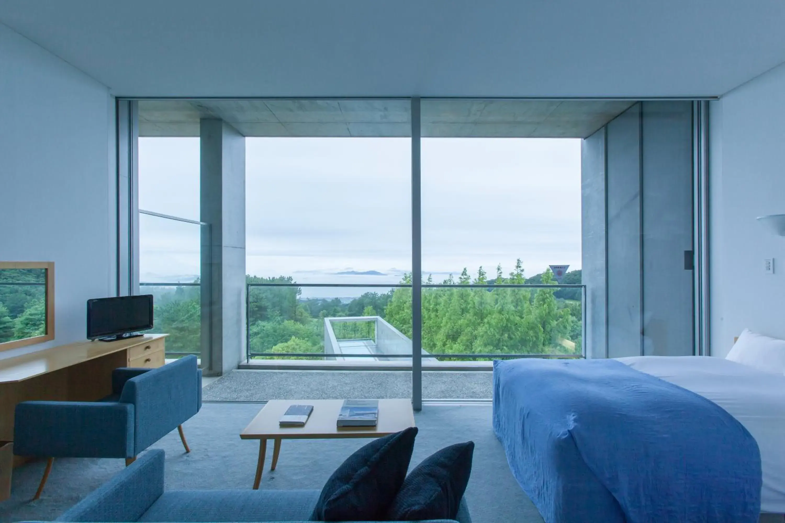 Two-Bedroom Suite with Extra Bed and Ocean View in SETOUCHI RETREAT by Onko Chishin Two-Bedroom Suite with Extra Bed and Ocean View in SETOUCHI RETREAT by Onko Chishin