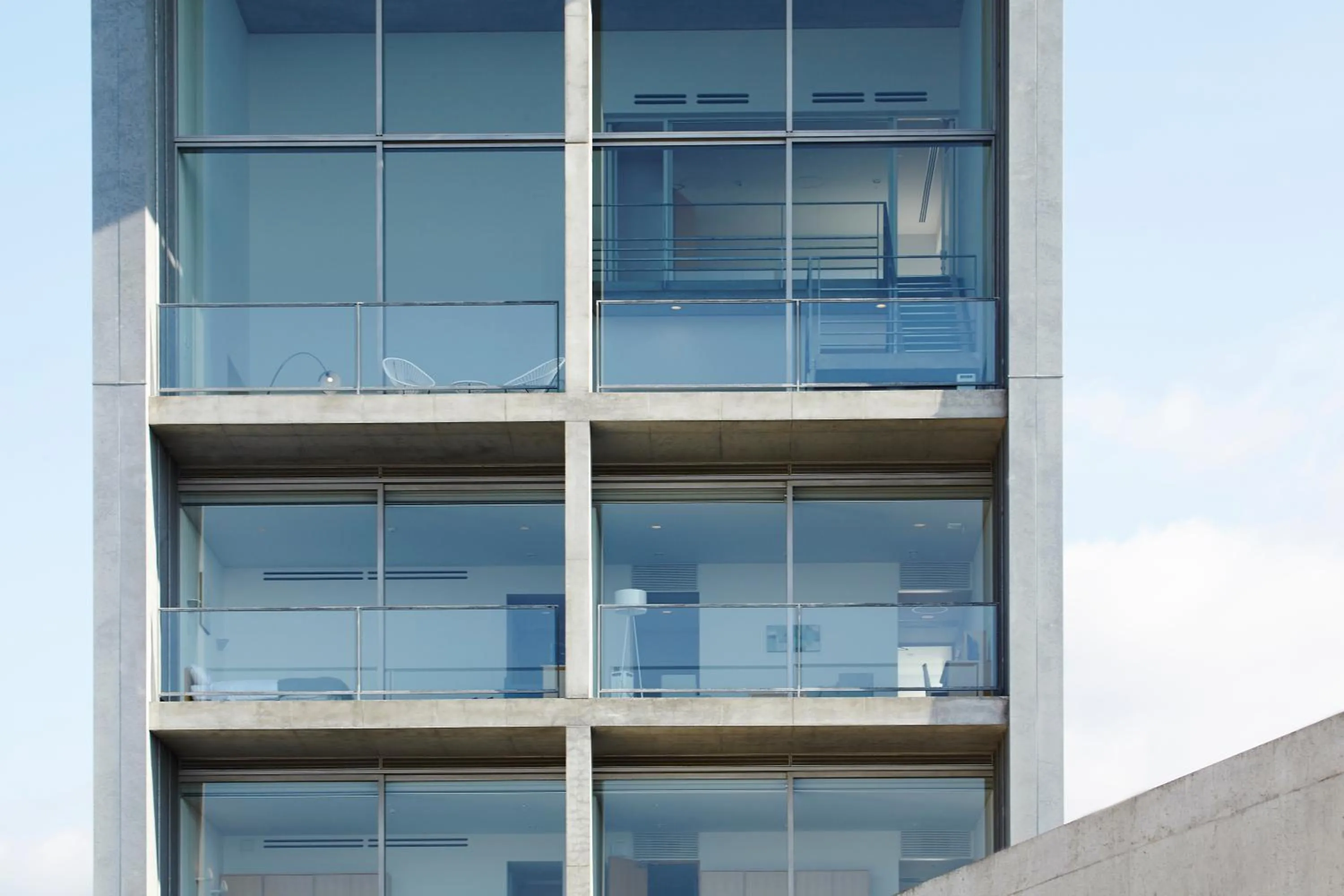 Property building in SETOUCHI RETREAT by Onko Chishin