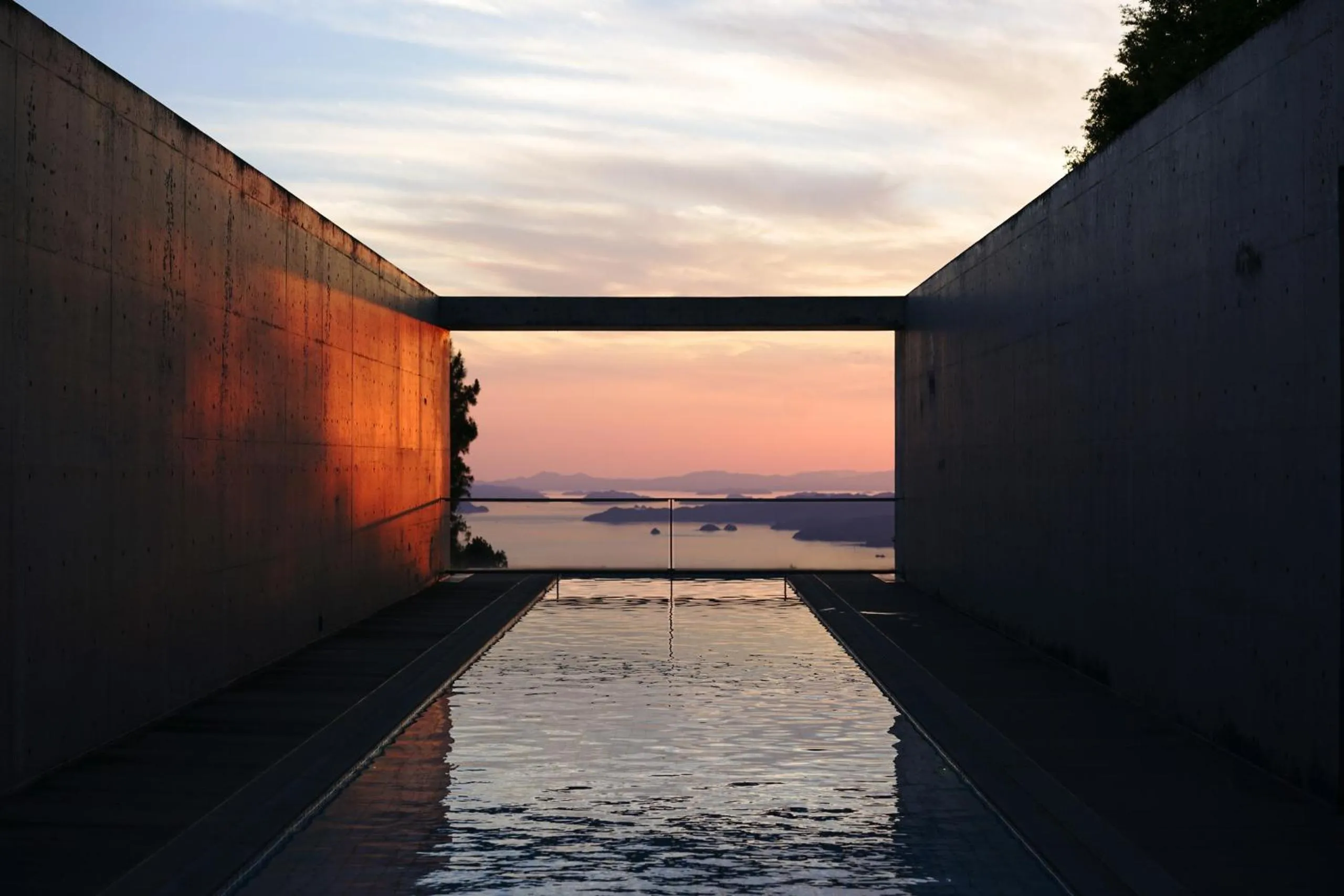 Pool view in SETOUCHI RETREAT by Onko Chishin