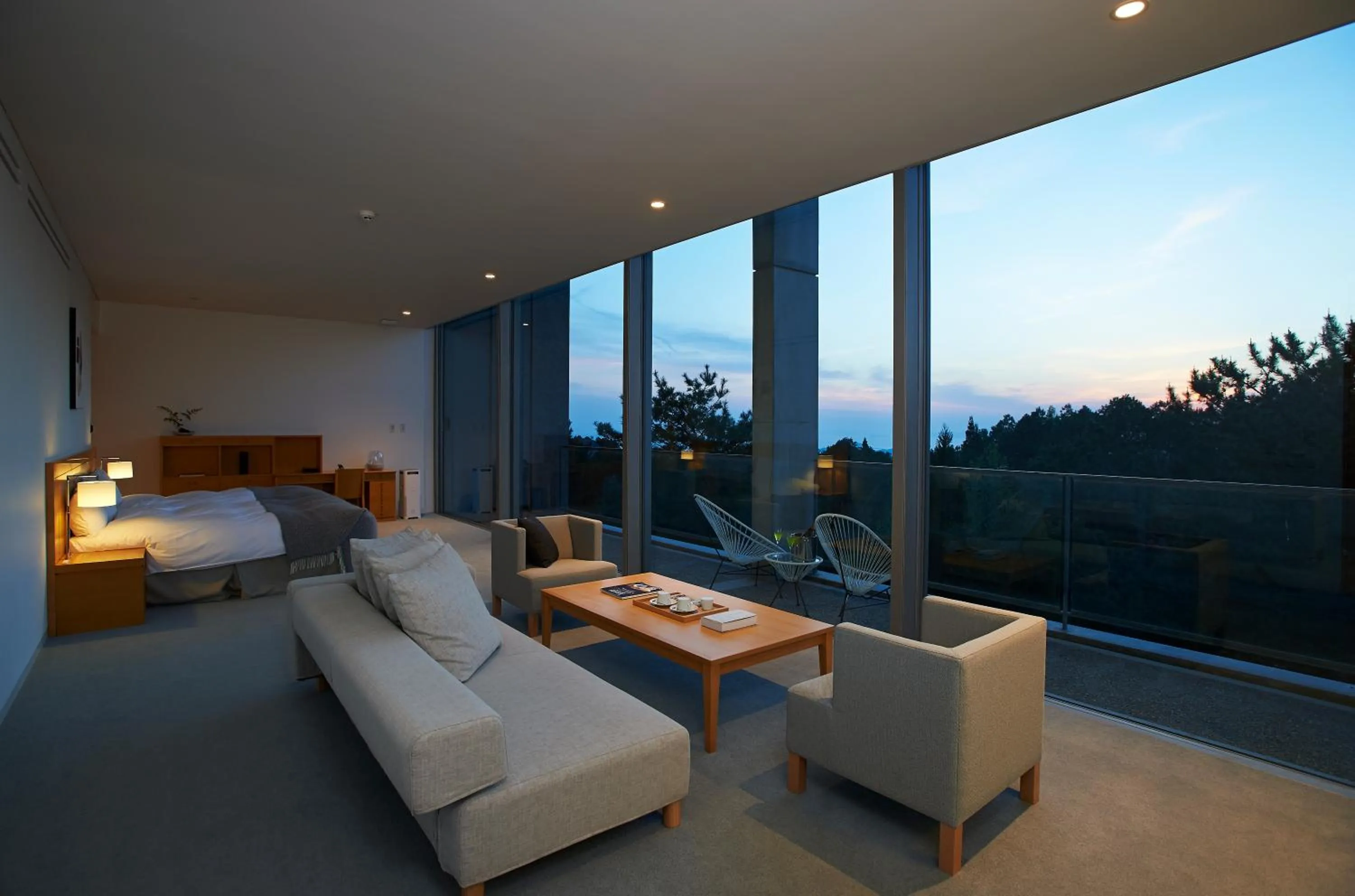 Living room in SETOUCHI RETREAT by Onko Chishin