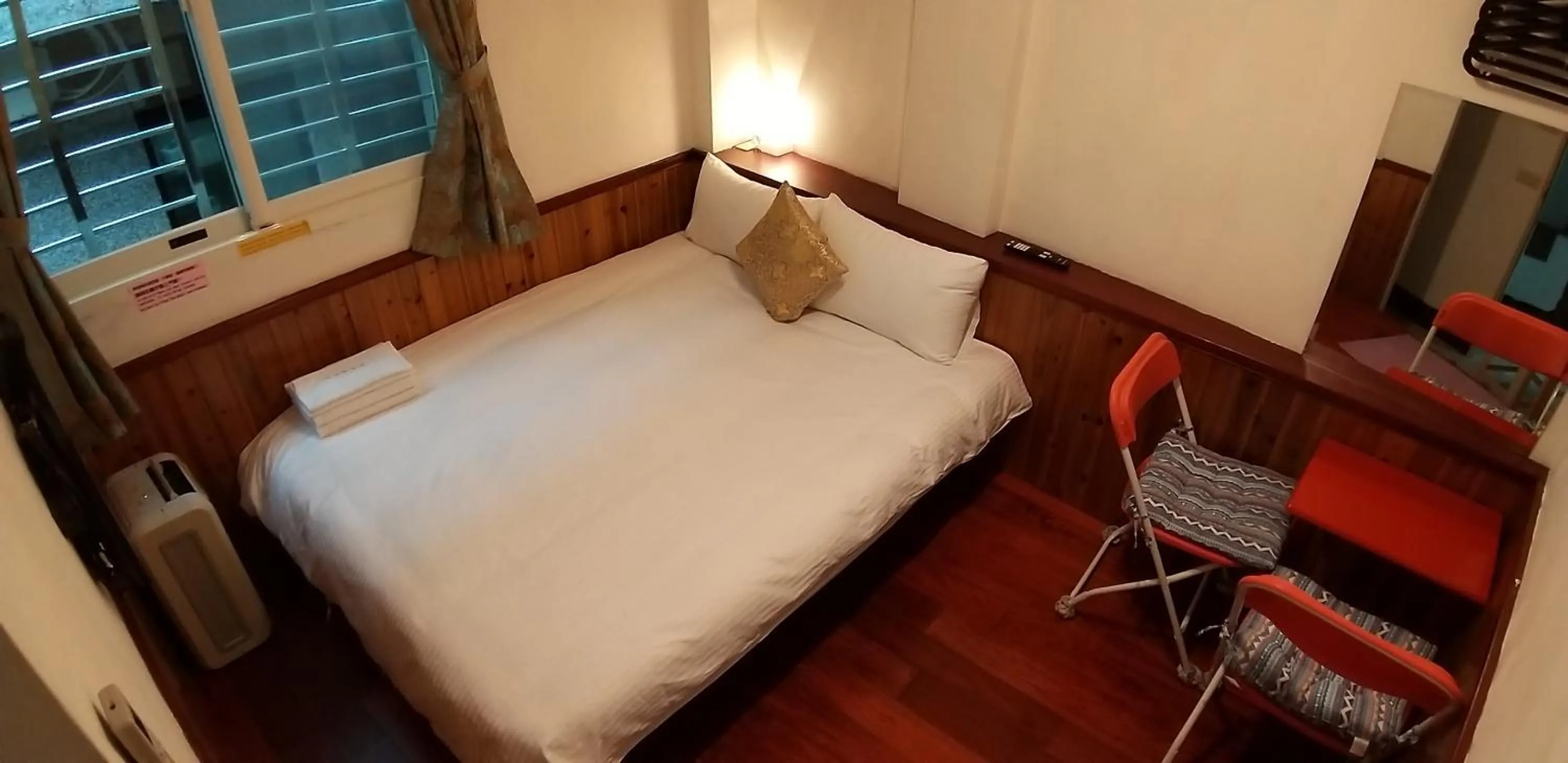 Photo of the whole room, Bed in Kao Mama B&B