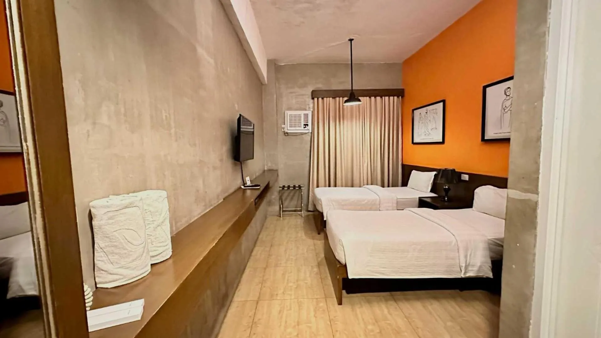 Photo of the whole room in Big Hotel