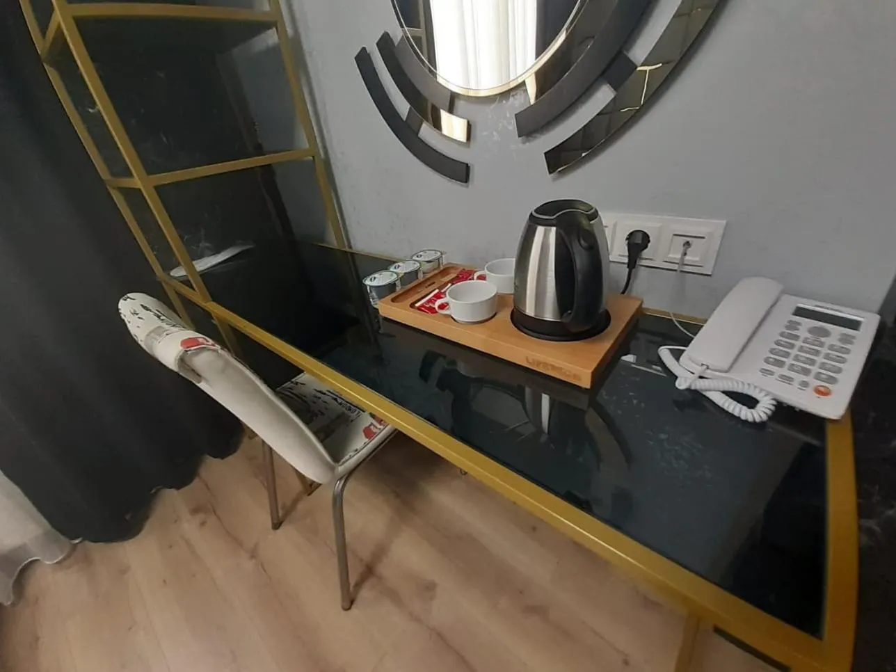 Coffee/tea facilities in Orange Airport Hotel