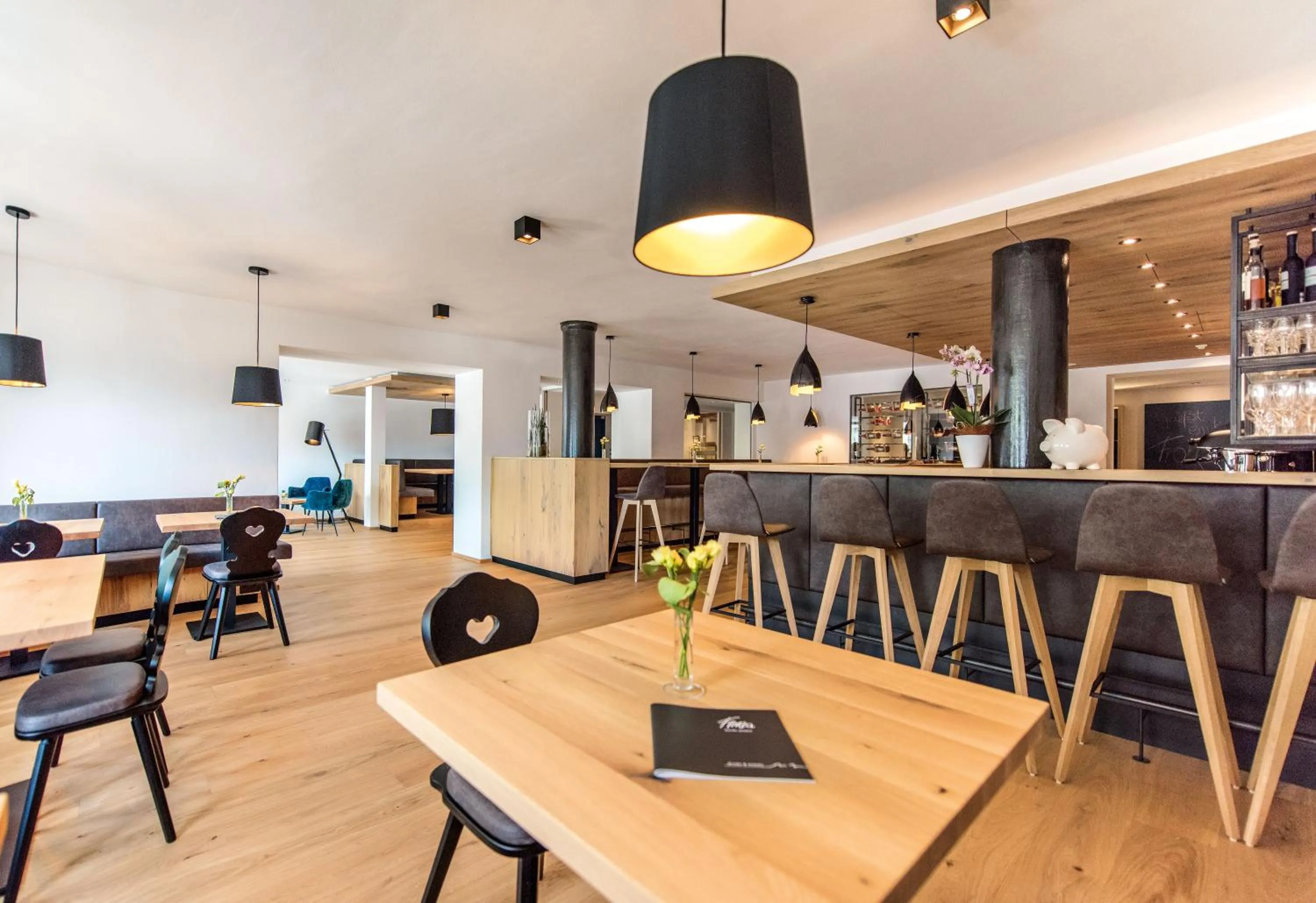 Lounge or bar in Hotel Fronza - your ski & mountain home