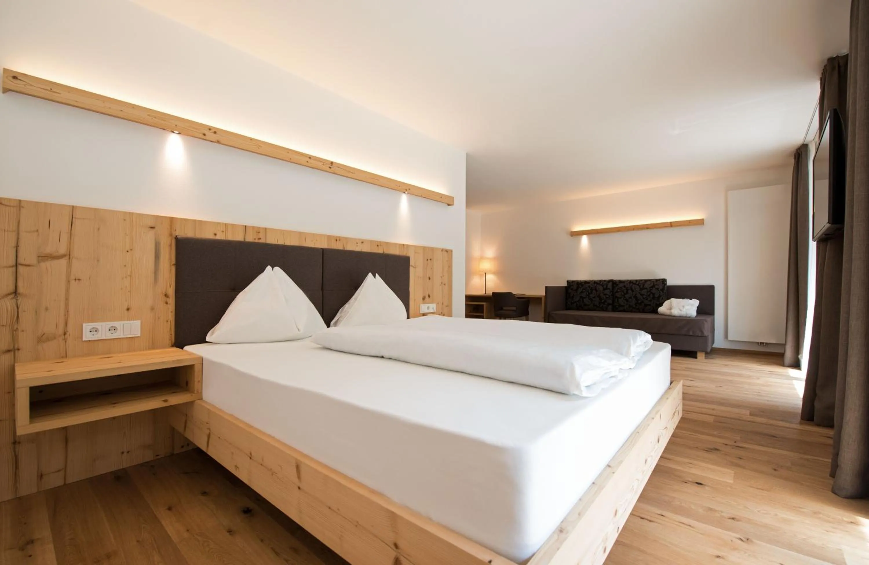 Bed in Hotel Fronza - your ski & mountain home