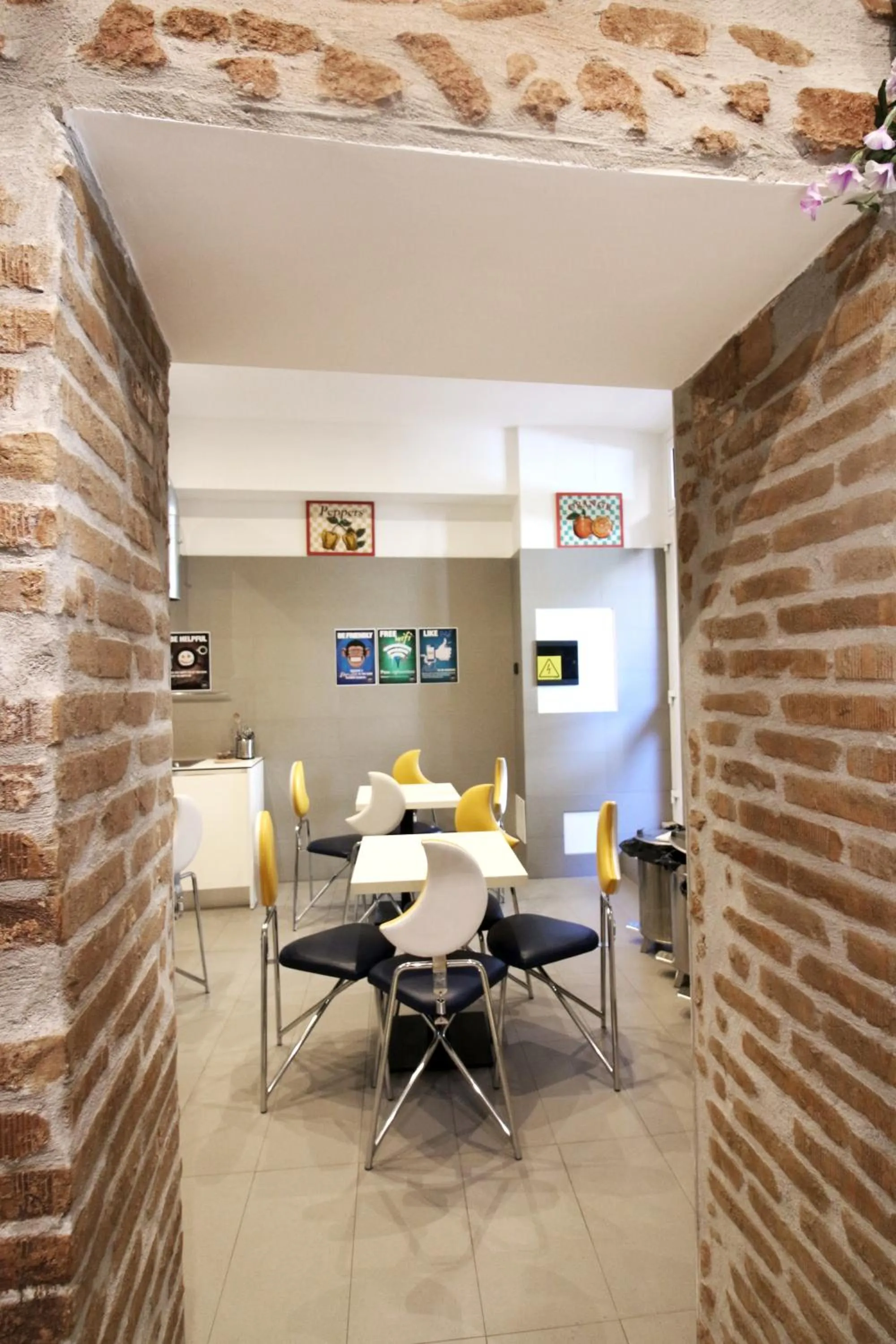 Dining area in NEW GENERATION HOSTEL Rome center