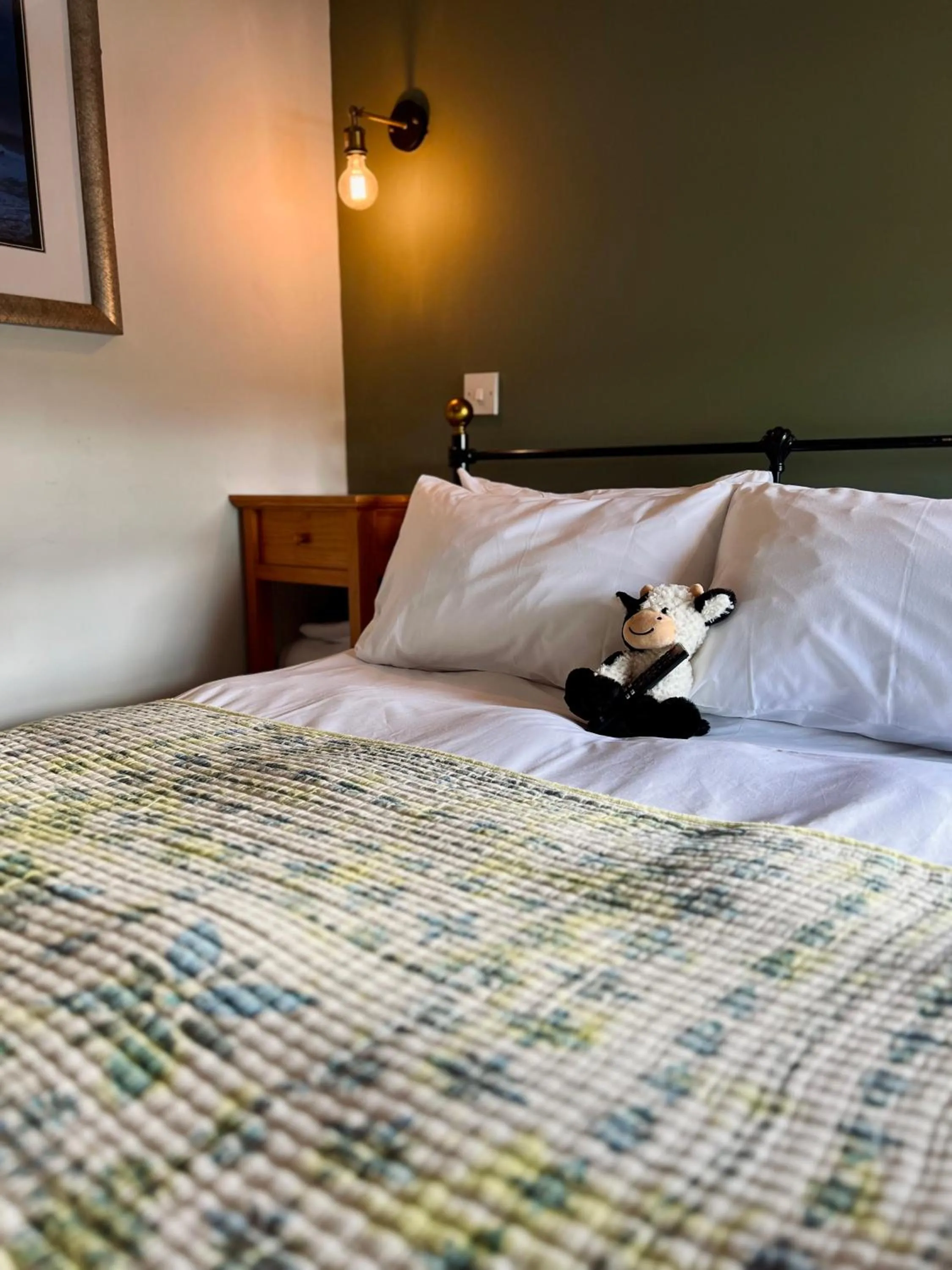 Bedroom, Bed in The Ivy House