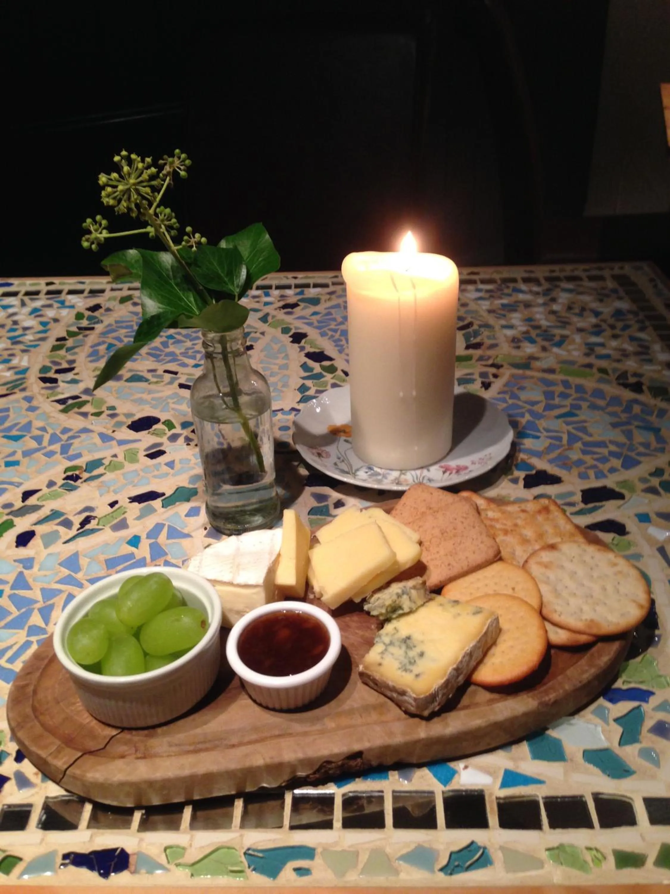 Restaurant/places to eat in The Ivy House