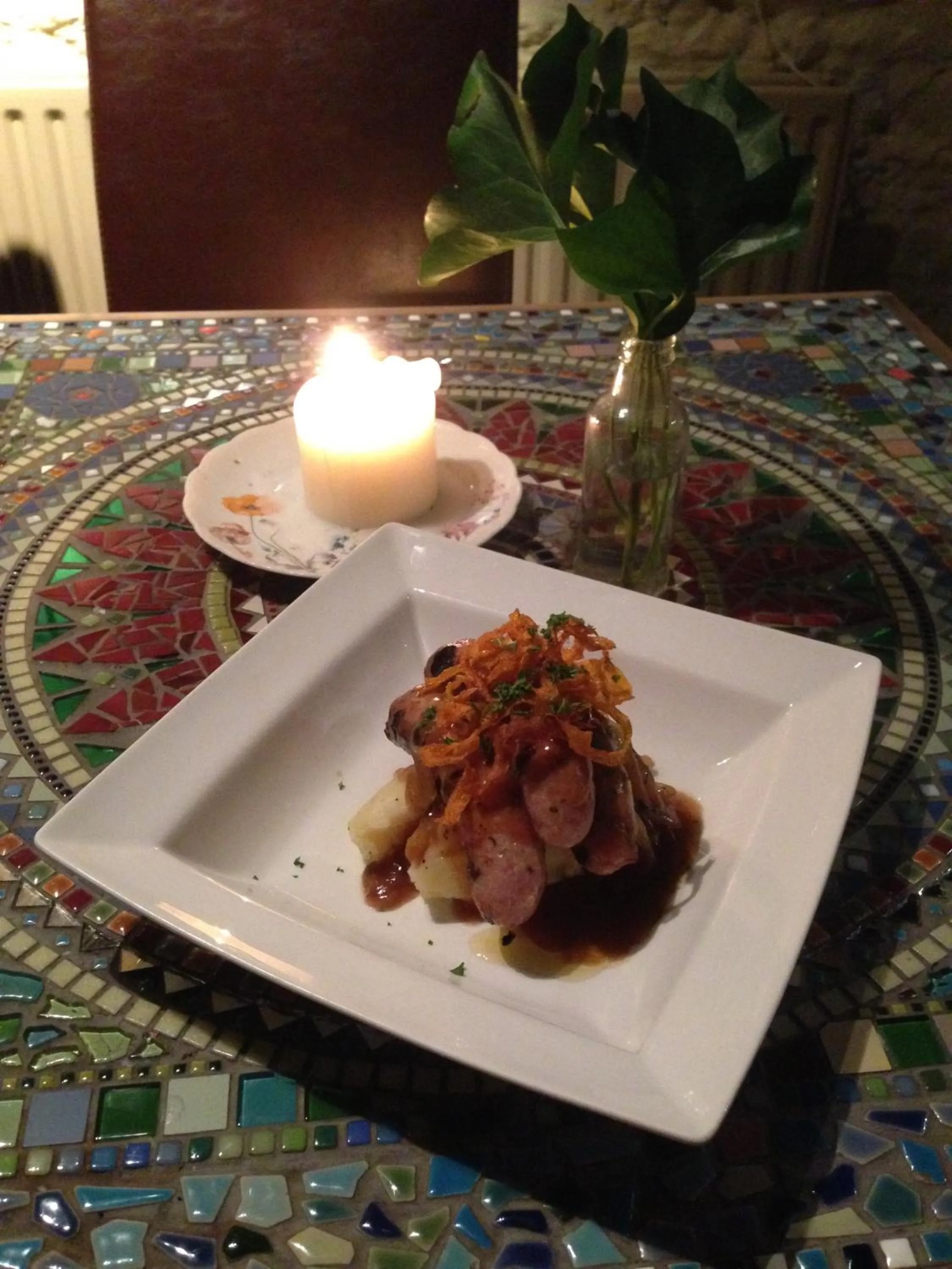 Restaurant/places to eat in The Ivy House