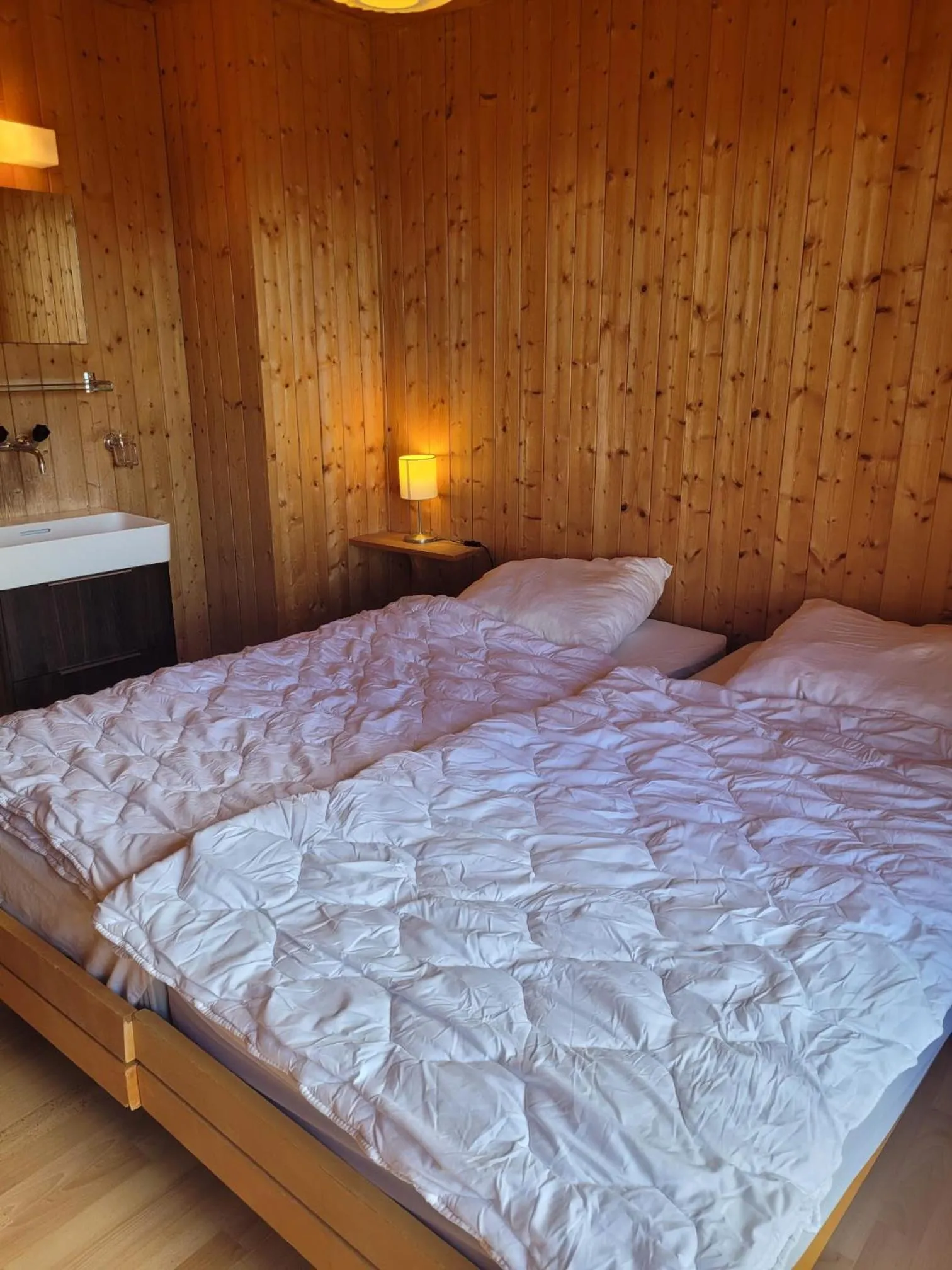 Bed in La Crettaz app dans chalet - SUNNY apartment 6 p