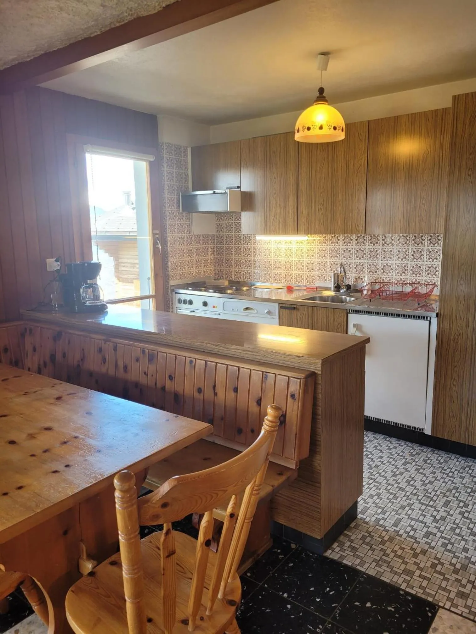Kitchen or kitchenette in La Crettaz app dans chalet - SUNNY apartment 6 p