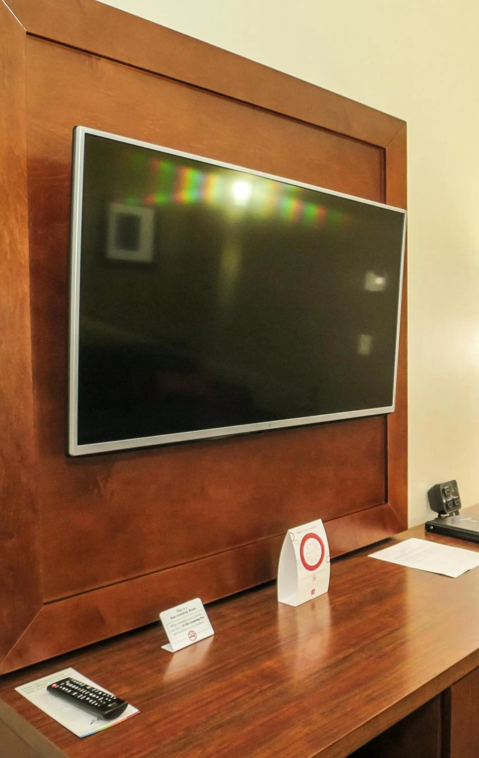 TV and multimedia in Comfort Suites Regina