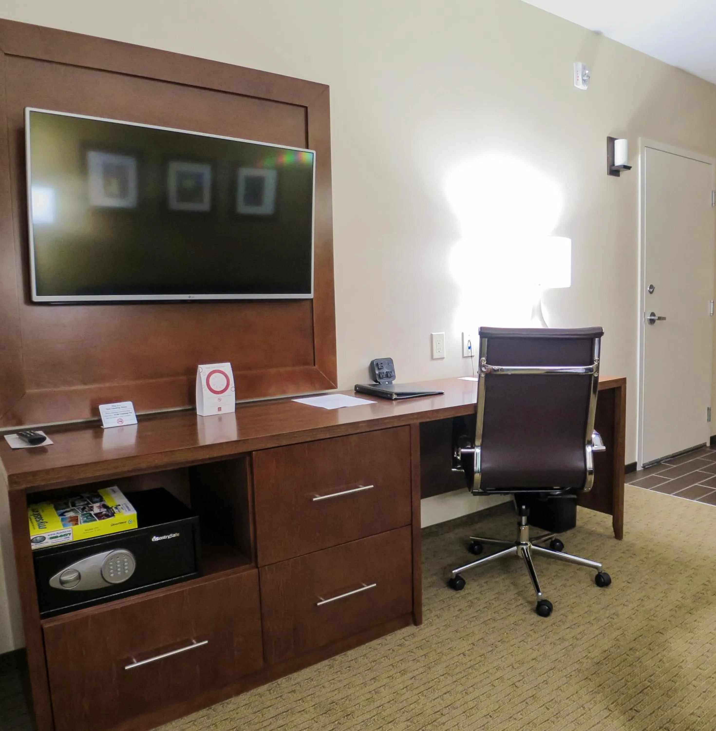 Area and facilities in Comfort Suites Regina