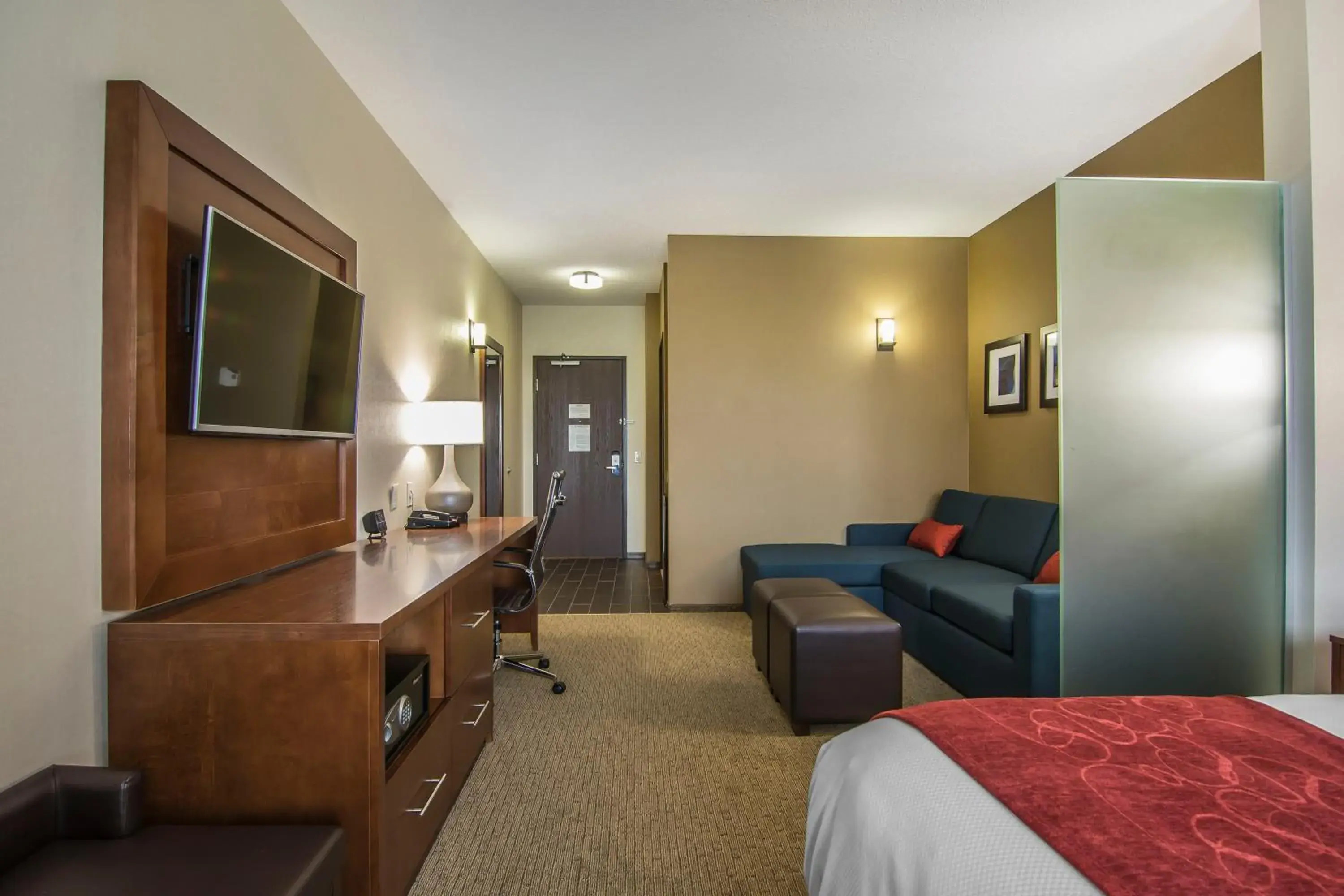 King Suite with Sofa Bed in Comfort Suites Regina King Suite with Sofa Bed in Comfort Suites Regina