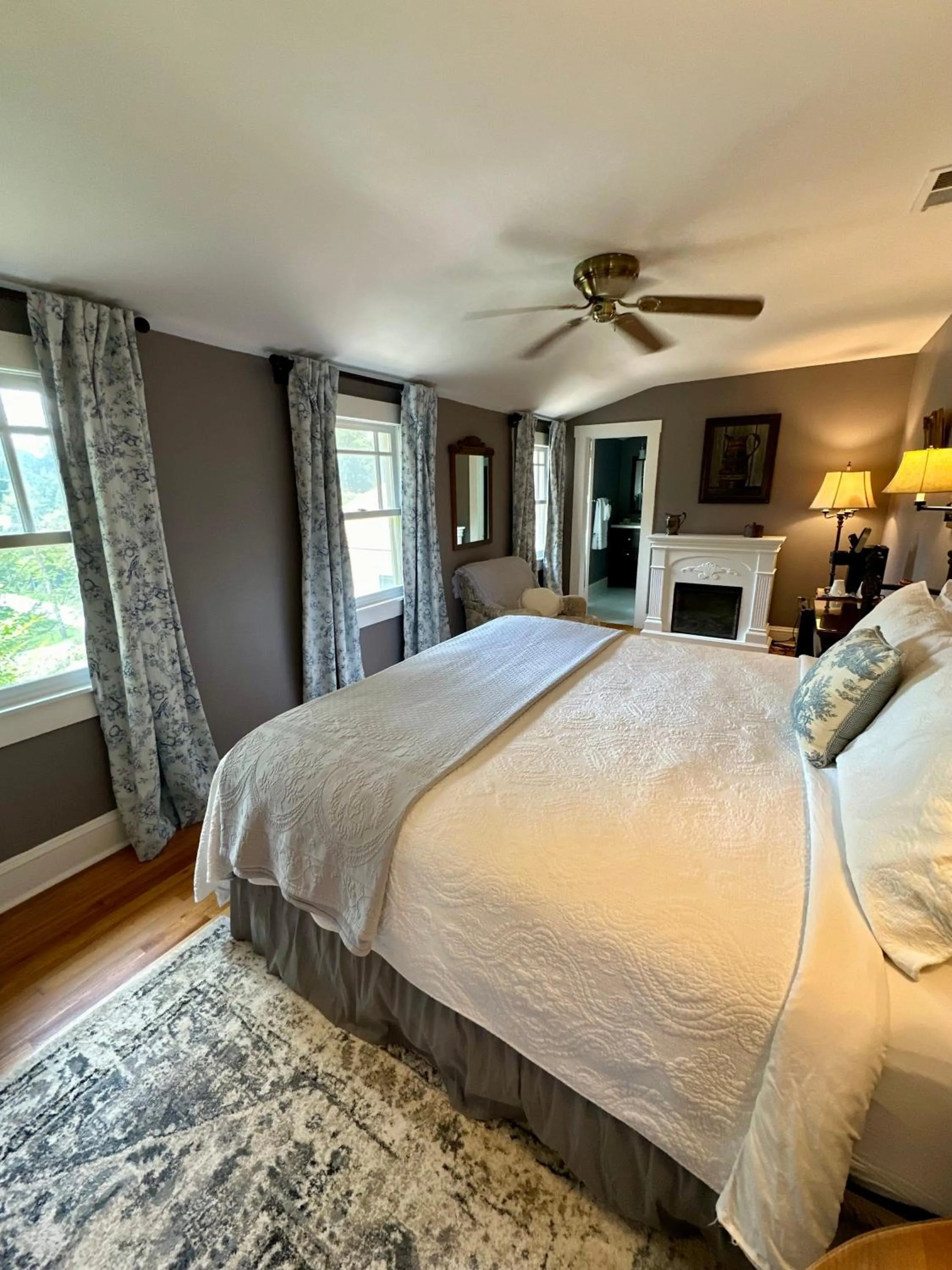 Bed in Red Rocker Inn