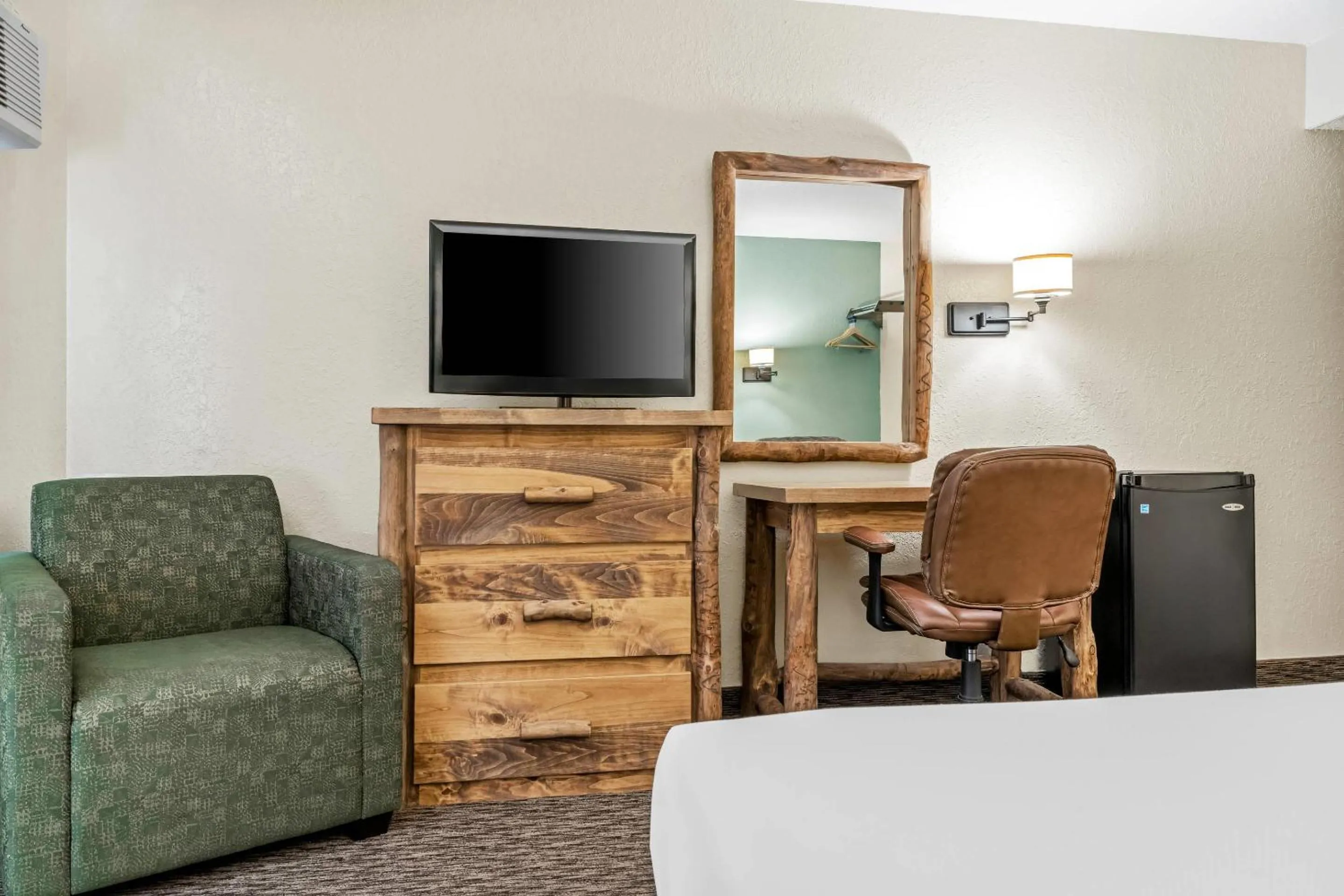 Bedroom in Econo Lodge, Downtown Custer Near Custer State Park and Mt Rushmore