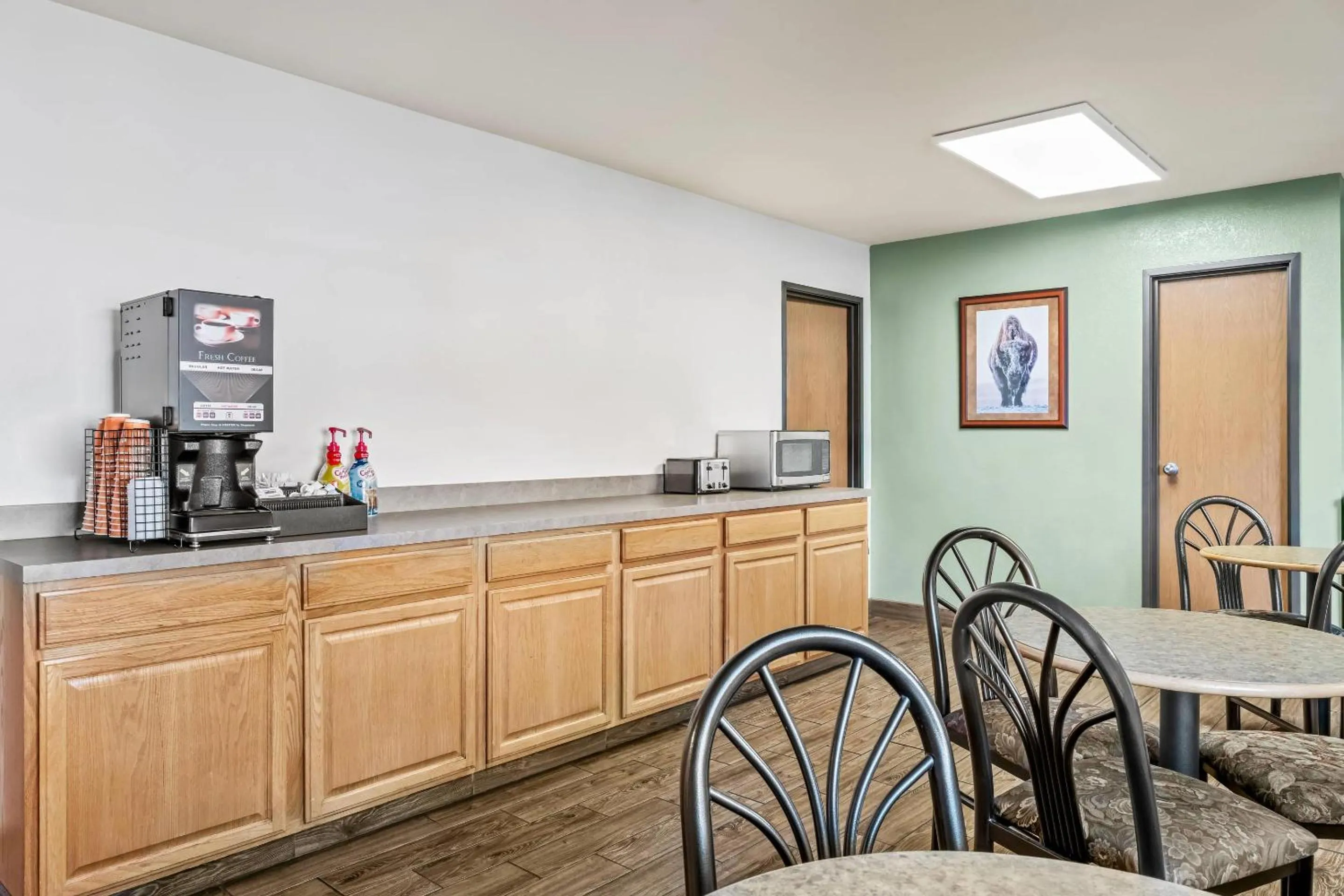 Breakfast in Econo Lodge, Downtown Custer Near Custer State Park and Mt Rushmore