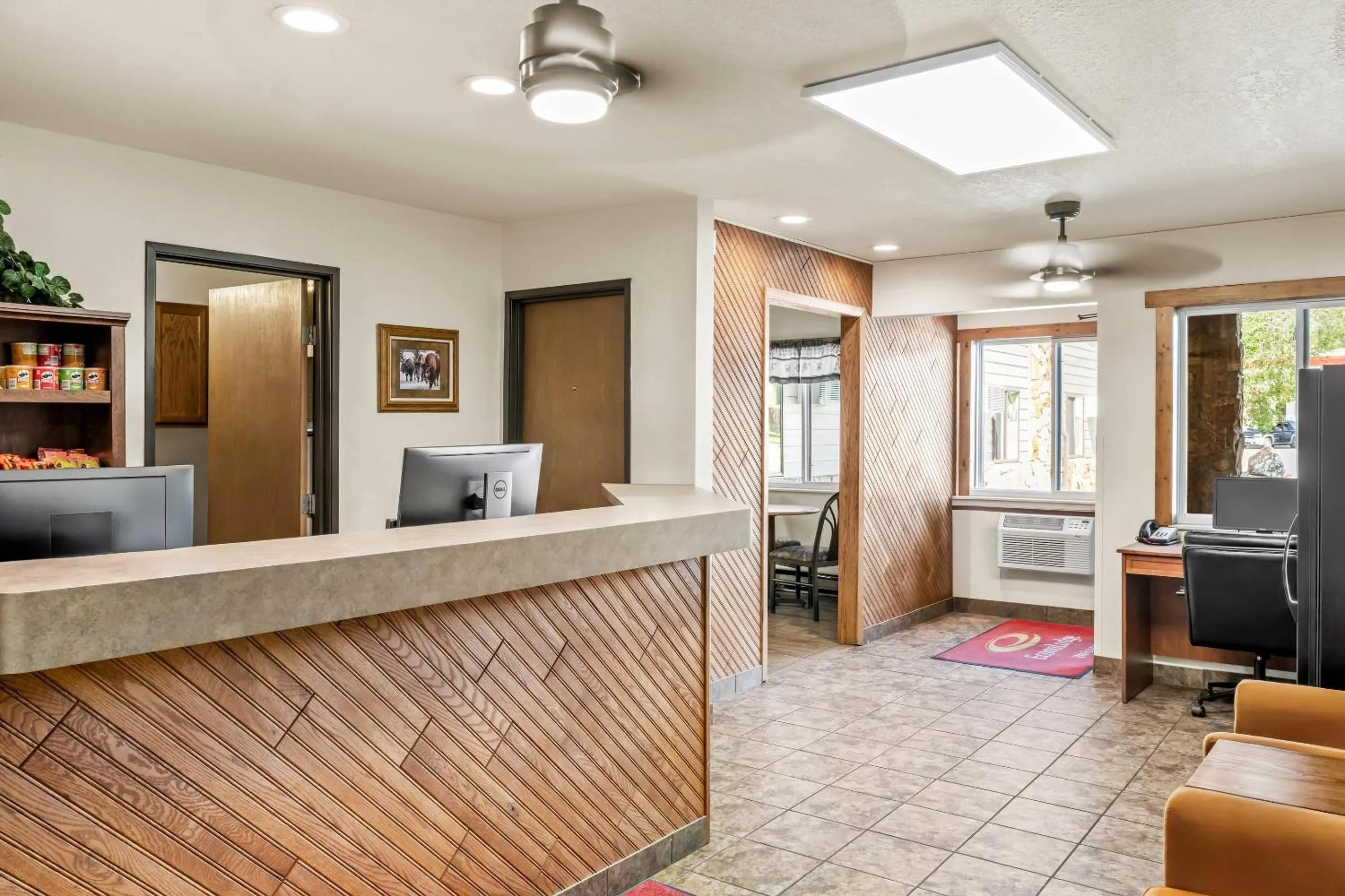 Lobby or reception in Econo Lodge, Downtown Custer Near Custer State Park and Mt Rushmore