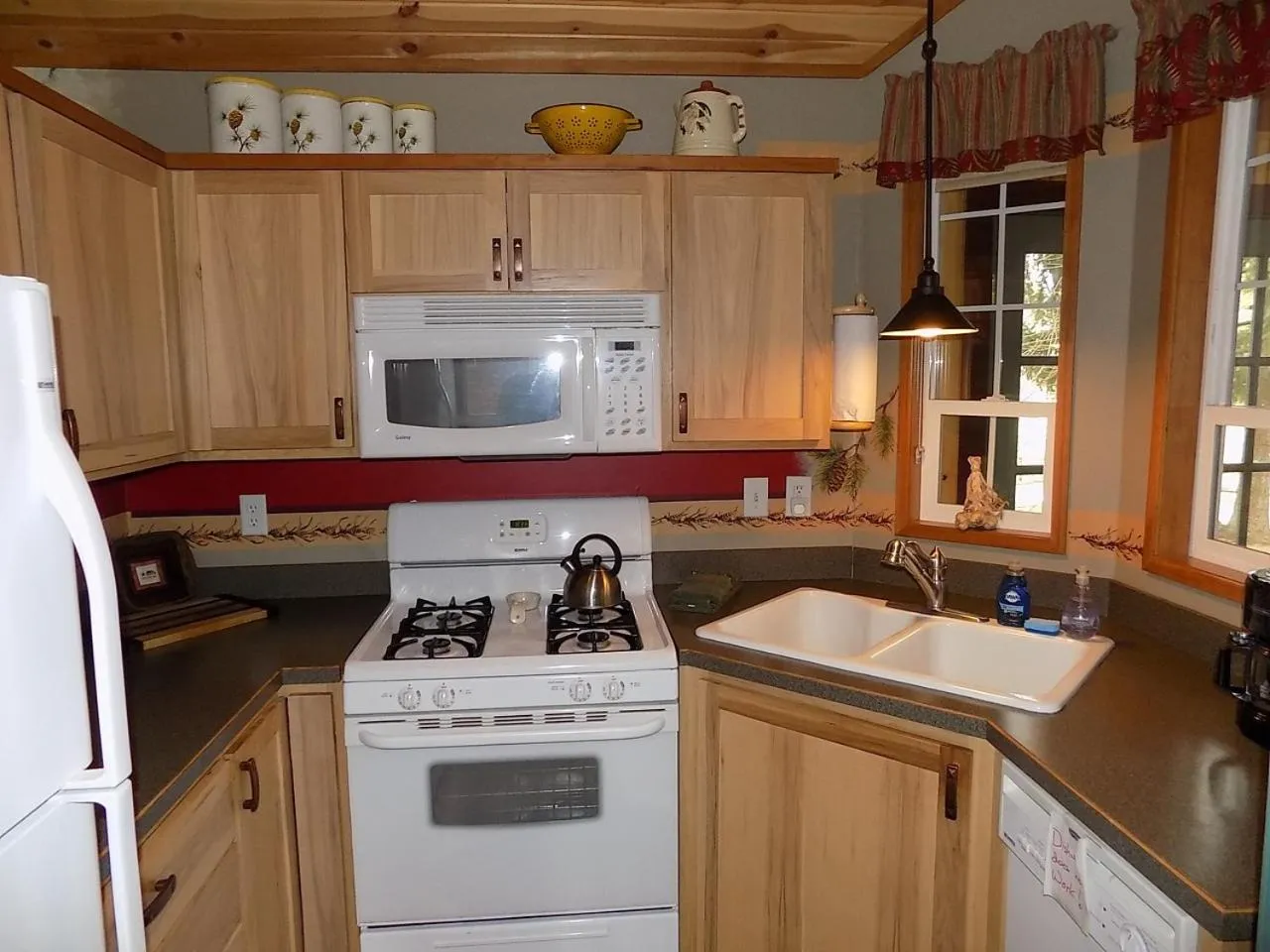 Kitchen or kitchenette in Cold Springs Resort