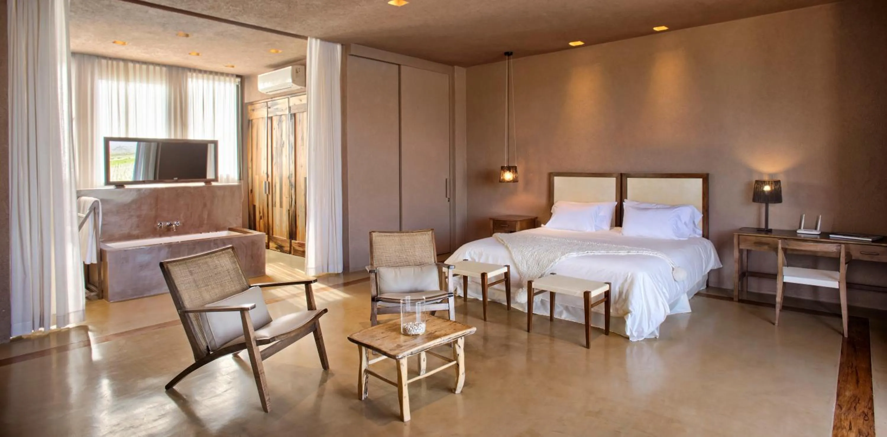 Communal lounge/ TV room, Bed in Rosell Boher Winery Lodge & Spa