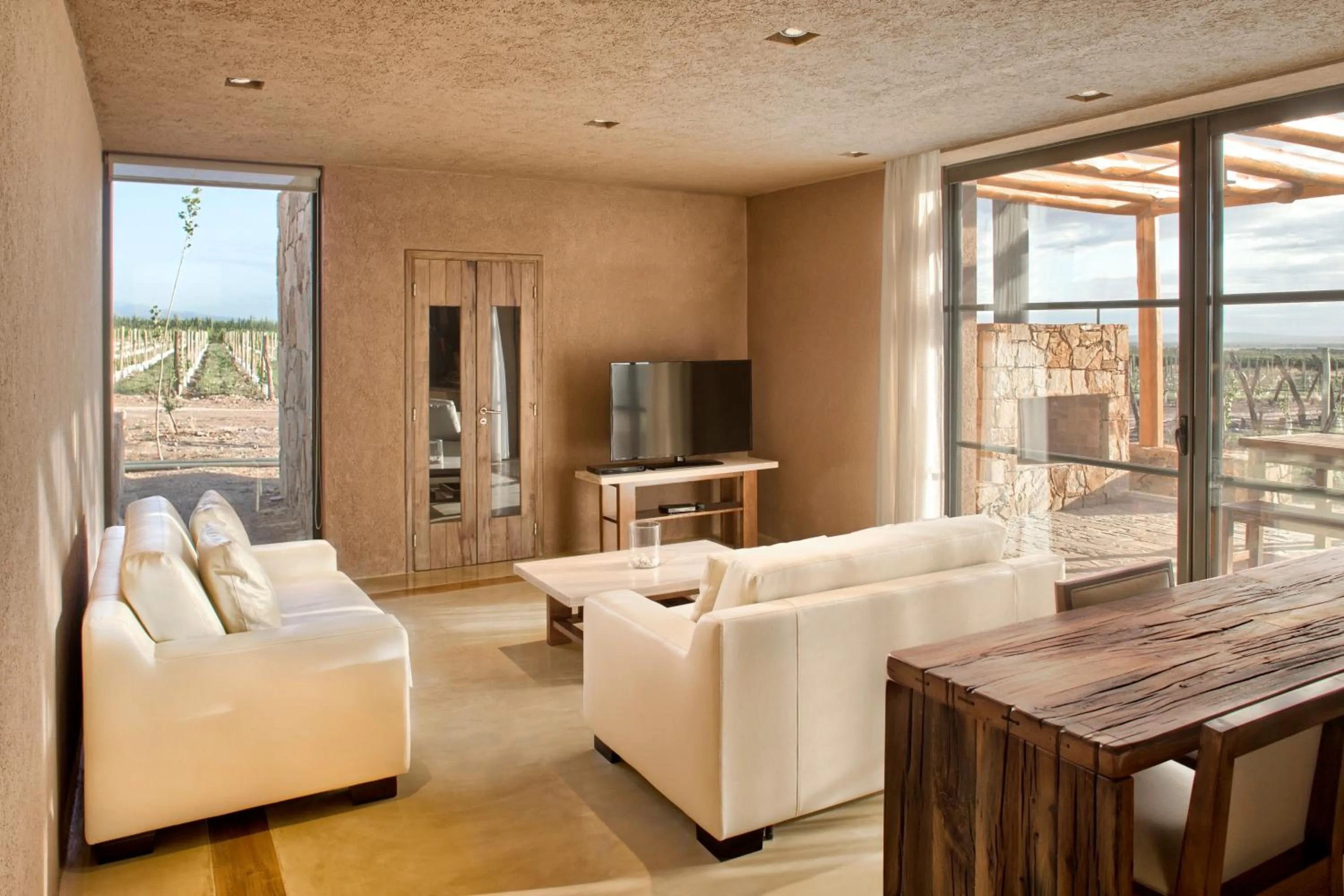 TV and multimedia in Rosell Boher Winery Lodge & Spa